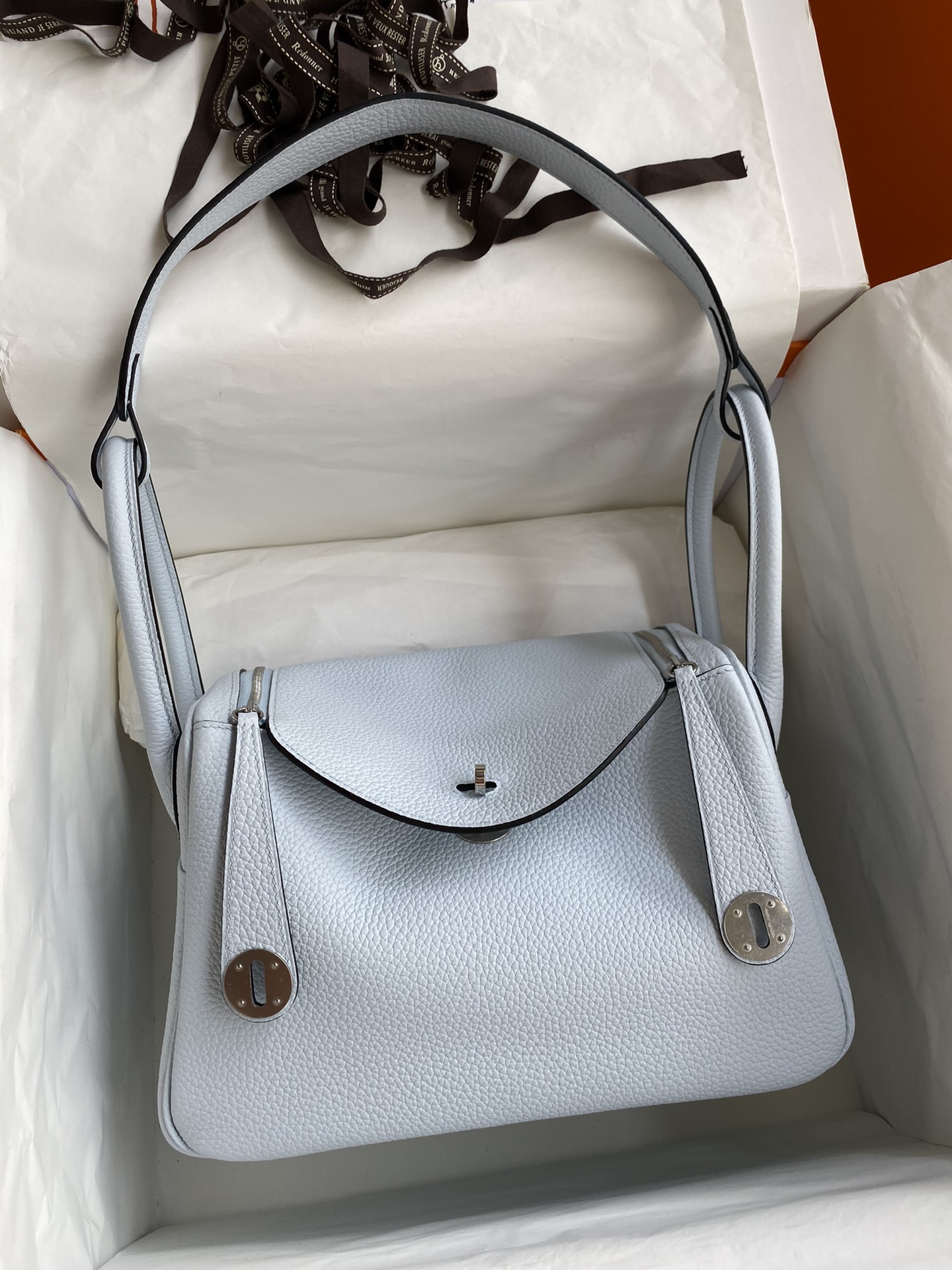 NO:763852,Lindy Lindy 26cm Original imported TC leather [Holy Grail Blue] silver buckle Counter synchronization Fully handmade beeswax thread sewing Pure steel hardware High-end customization Semi-hand in stock Spot in stock, Hermes, hermes, Hermes,19860909Lindy 琳迪 26cm 原厂进口TC皮【圣杯蓝】银扣 专柜同步 全手工蜜蜡线缝制 纯钢五金 高端定制 半手现货 现货 现货,爱马仕,hermes,Hermes,,Bag