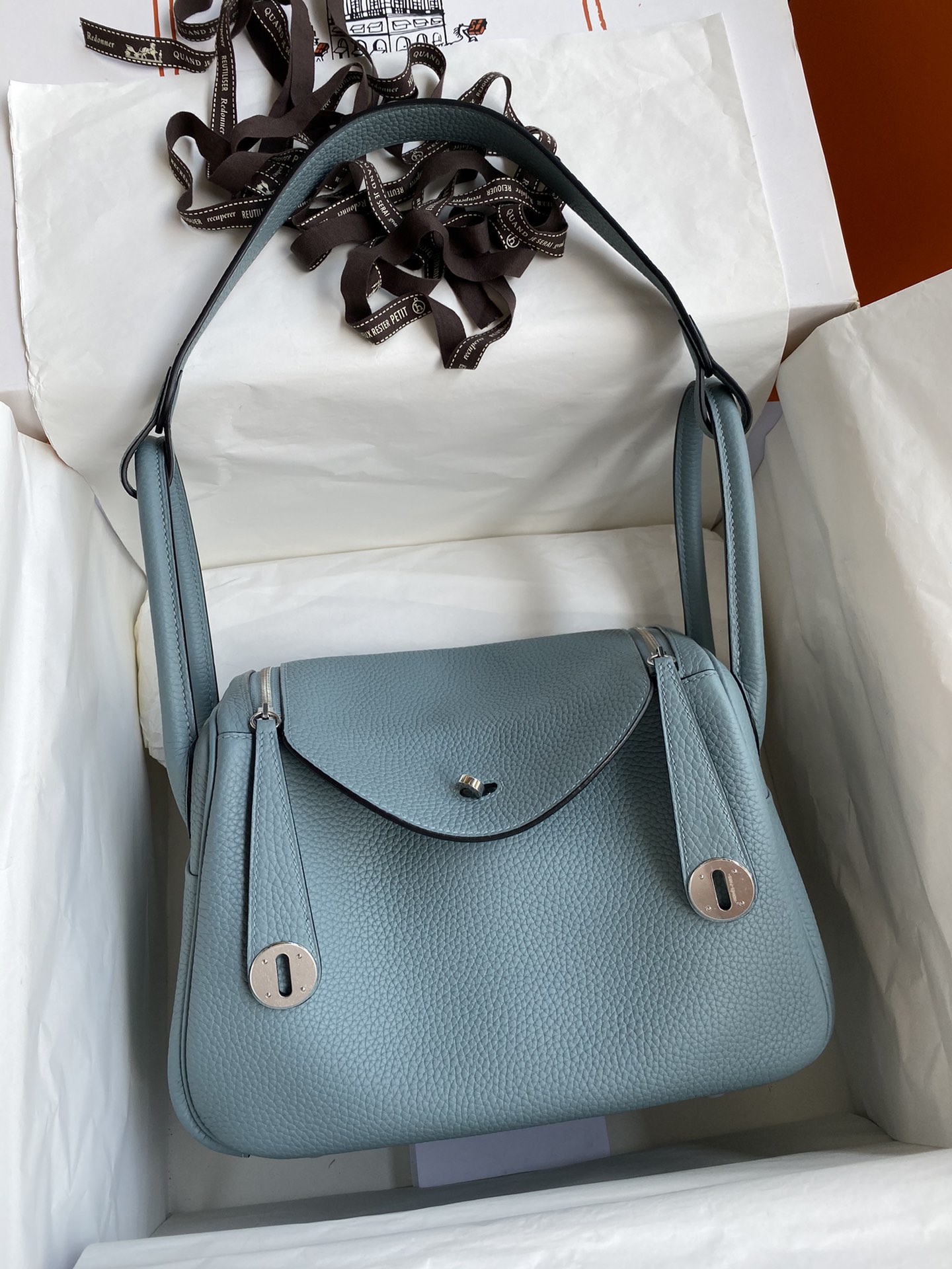 NO:763849,Lindy Lindy 26cm Original imported TC leather [Azure Blue] silver buckle Counter synchronization Fully handmade beeswax thread sewing Pure steel hardware High-end customization, Hermes, Hermes, Hermes,19860909Lindy 琳迪 26cm 原厂进口TC皮【天青蓝】银扣 专柜同步 全手工蜜蜡线缝制 纯钢五金 高端定制,爱马仕,hermes,Hermes,,Bag