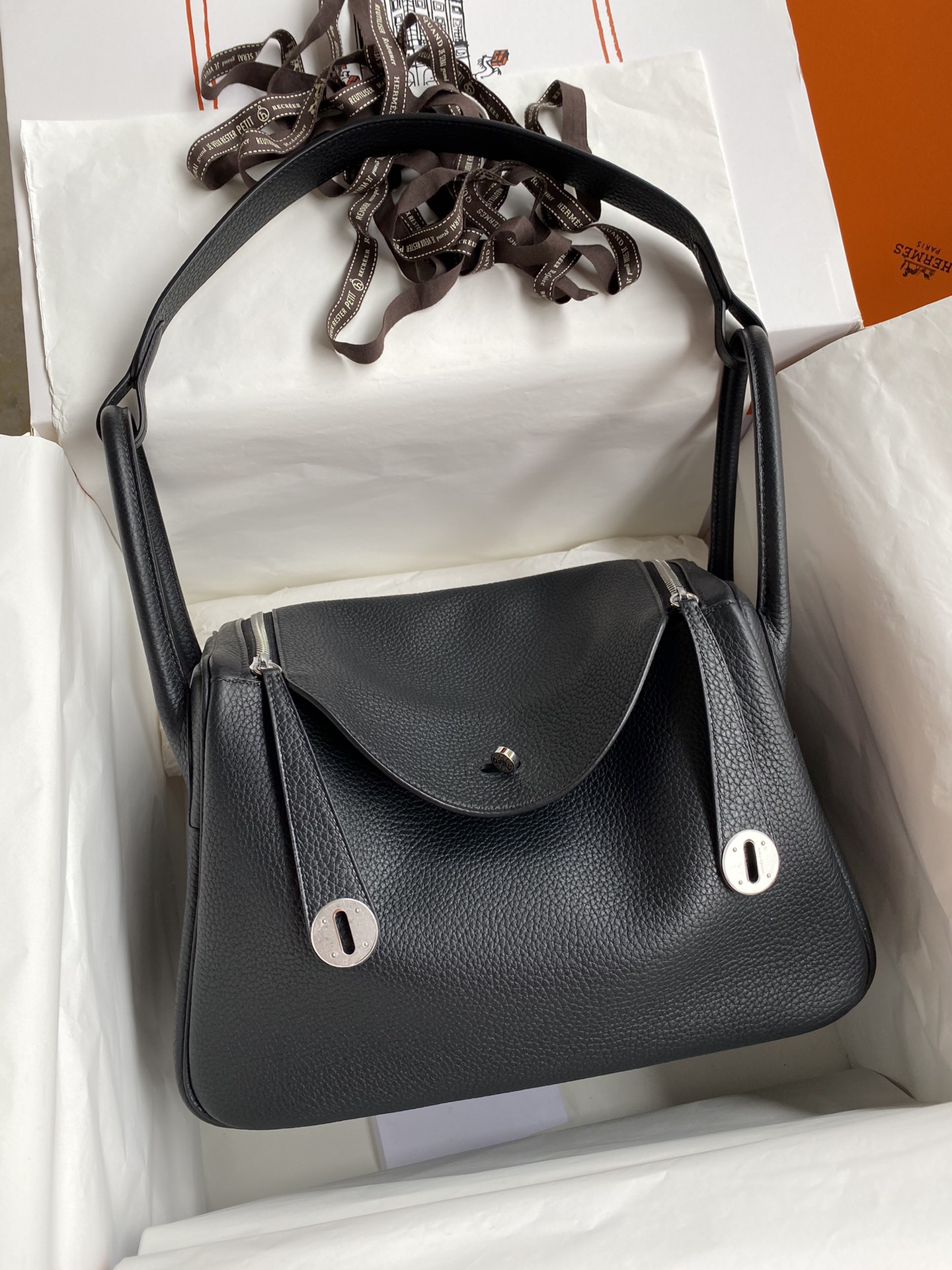 NO:763834,Lindy Lindy 30cm Original imported TC leather [black] silver buckle Counter synchronization Fully handmade beeswax thread sewing Pure steel hardware High-end customization Semi-hand in stock Spot in stock, Hermes, Hermes, Hermes,19860909Lindy 琳迪 30cm 原厂进口TC皮【黑色】银扣 专柜同步 全手工蜜蜡线缝制 纯钢五金 高端定制 半手现货 现货 现货,爱马仕,hermes,Hermes,,Bag