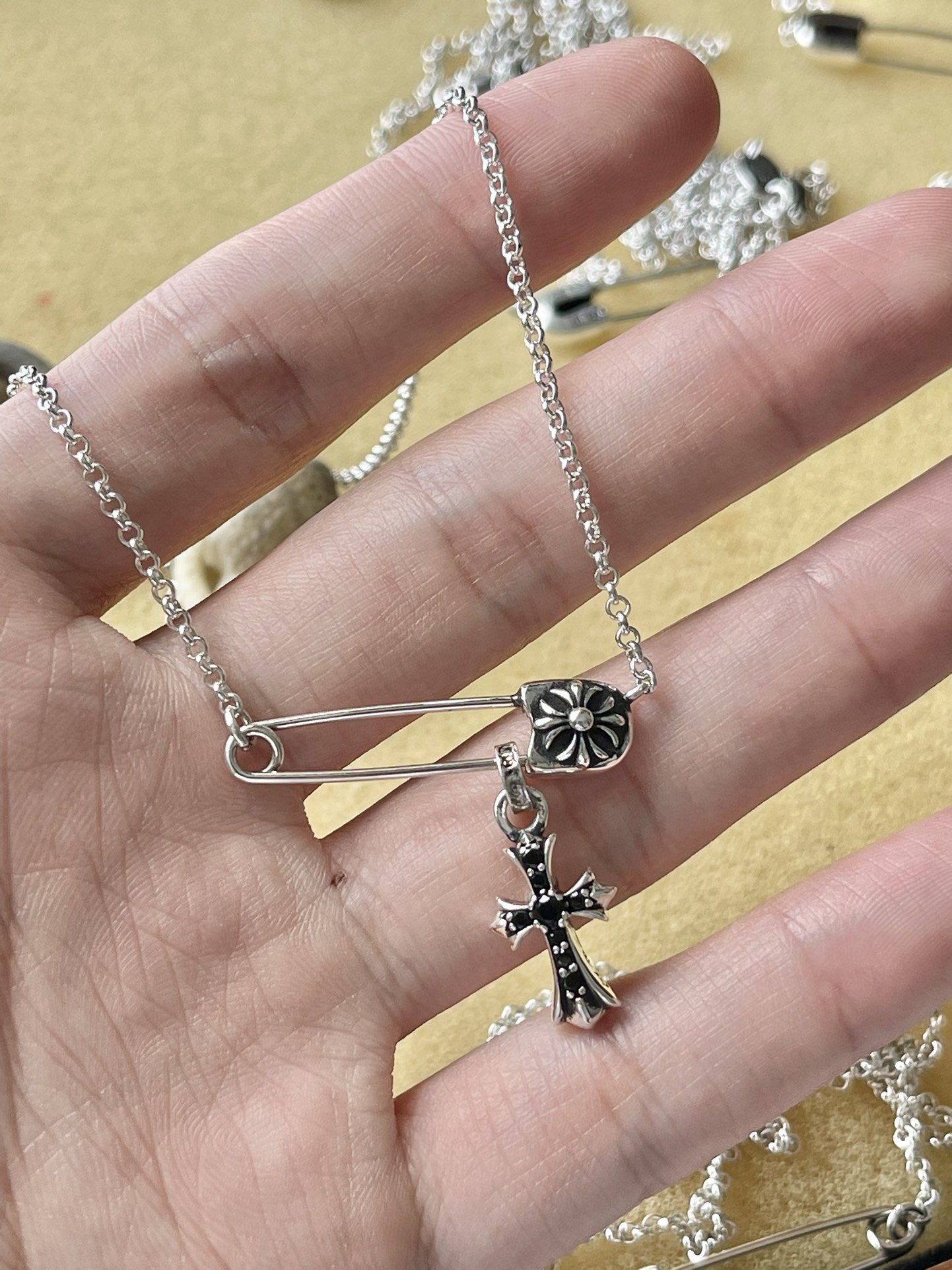 Chrome Hearts 克罗心 别针项链 黑钻十字架