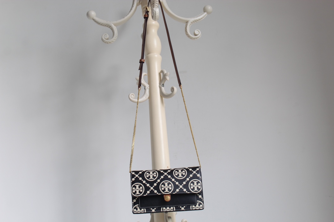 Tory Burch ～Tory Burch23年新款T Monogram系列单肩信封包 风琴款式 实用百搭