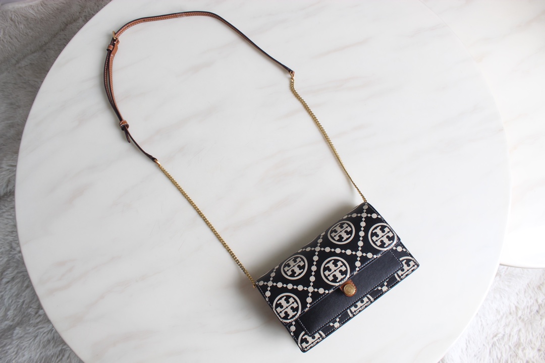 Tory Burch ～Tory Burch23年新款T Monogram系列单肩信封包 风琴款式 实用百搭
