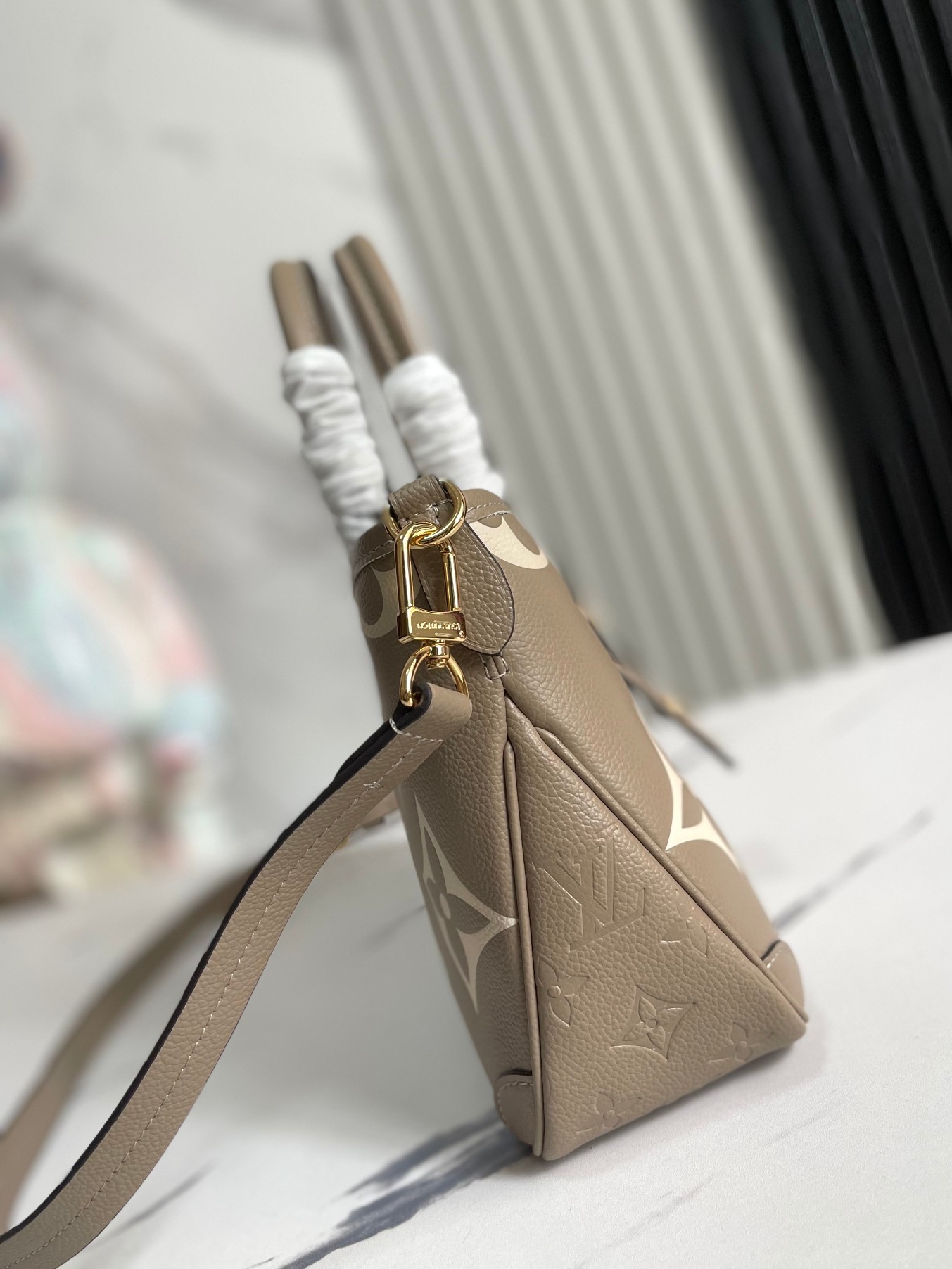 顶级原单独家实拍M46585杏色M46488黑色M46503米白全皮压花手提包系列当季新款TRIANON