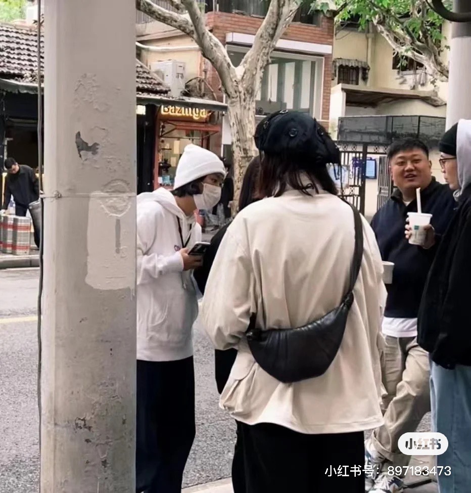 Lemaire Carrying a croissant is really cool ~ black