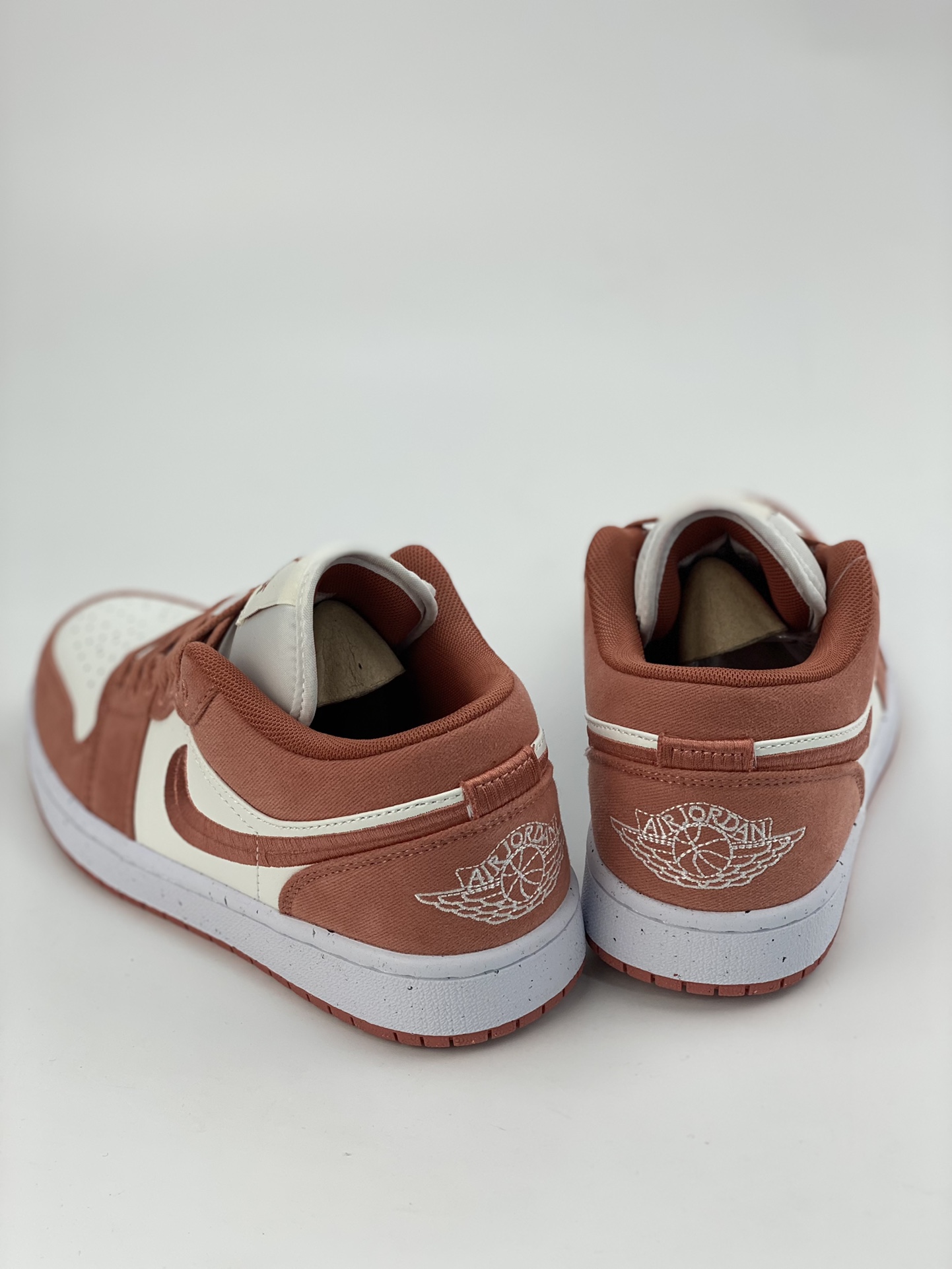 Air Jordan 1 Low Peach Powder White FN3722-801