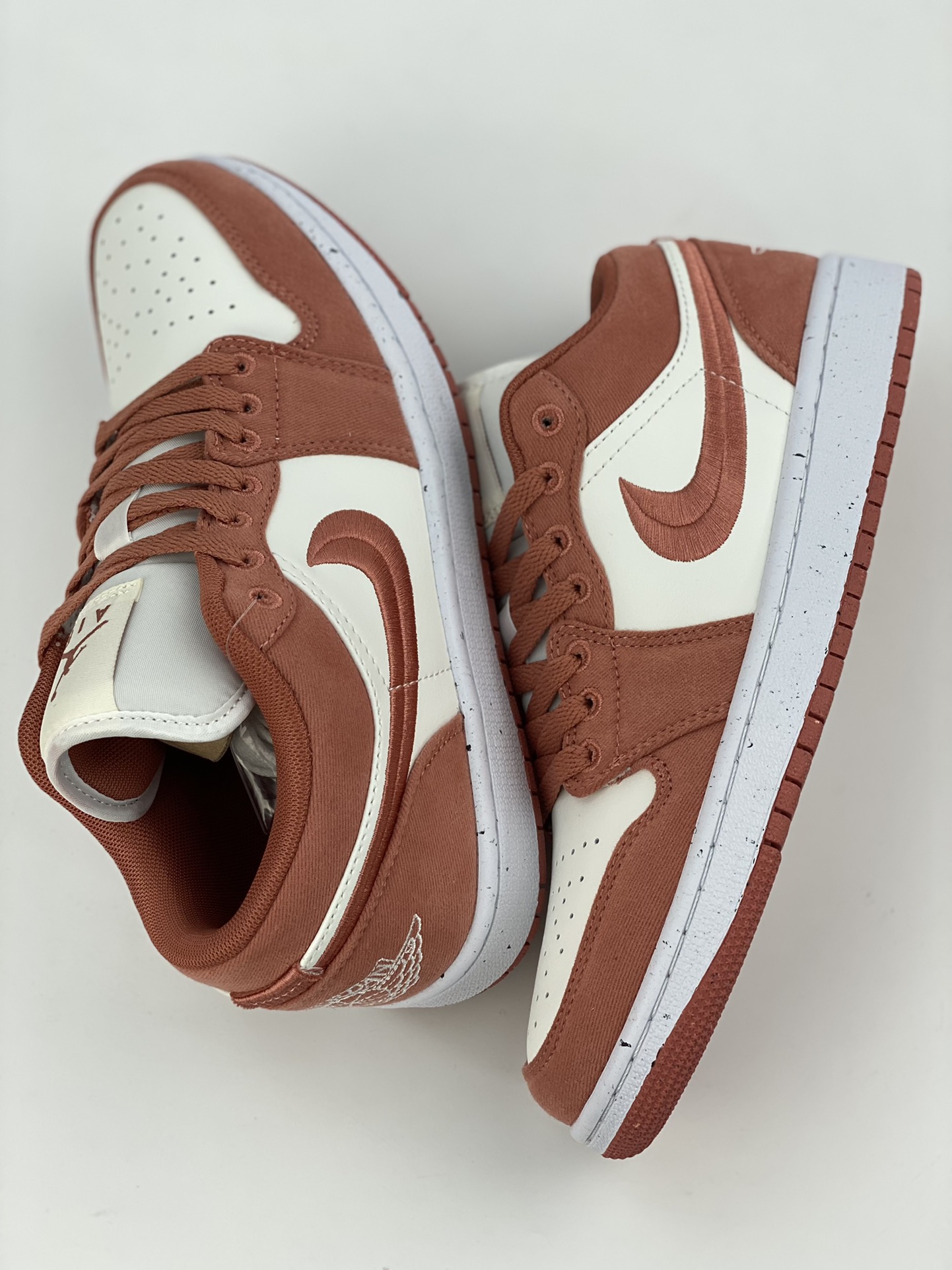 Air Jordan 1 Low Peach Powder White FN3722-801