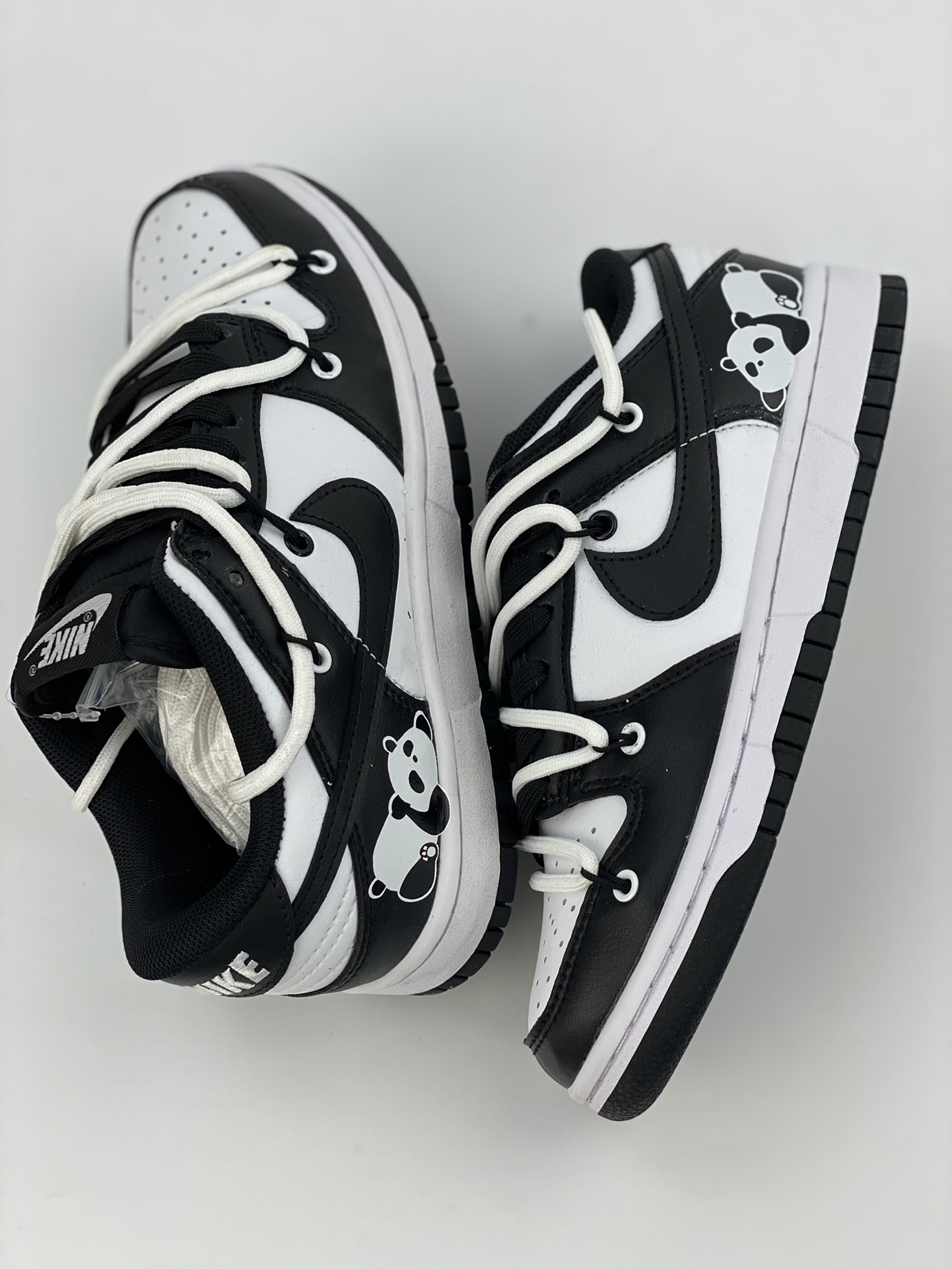 NIKE SB Dunk Low Black and White Panda Lace-up DD1391-100