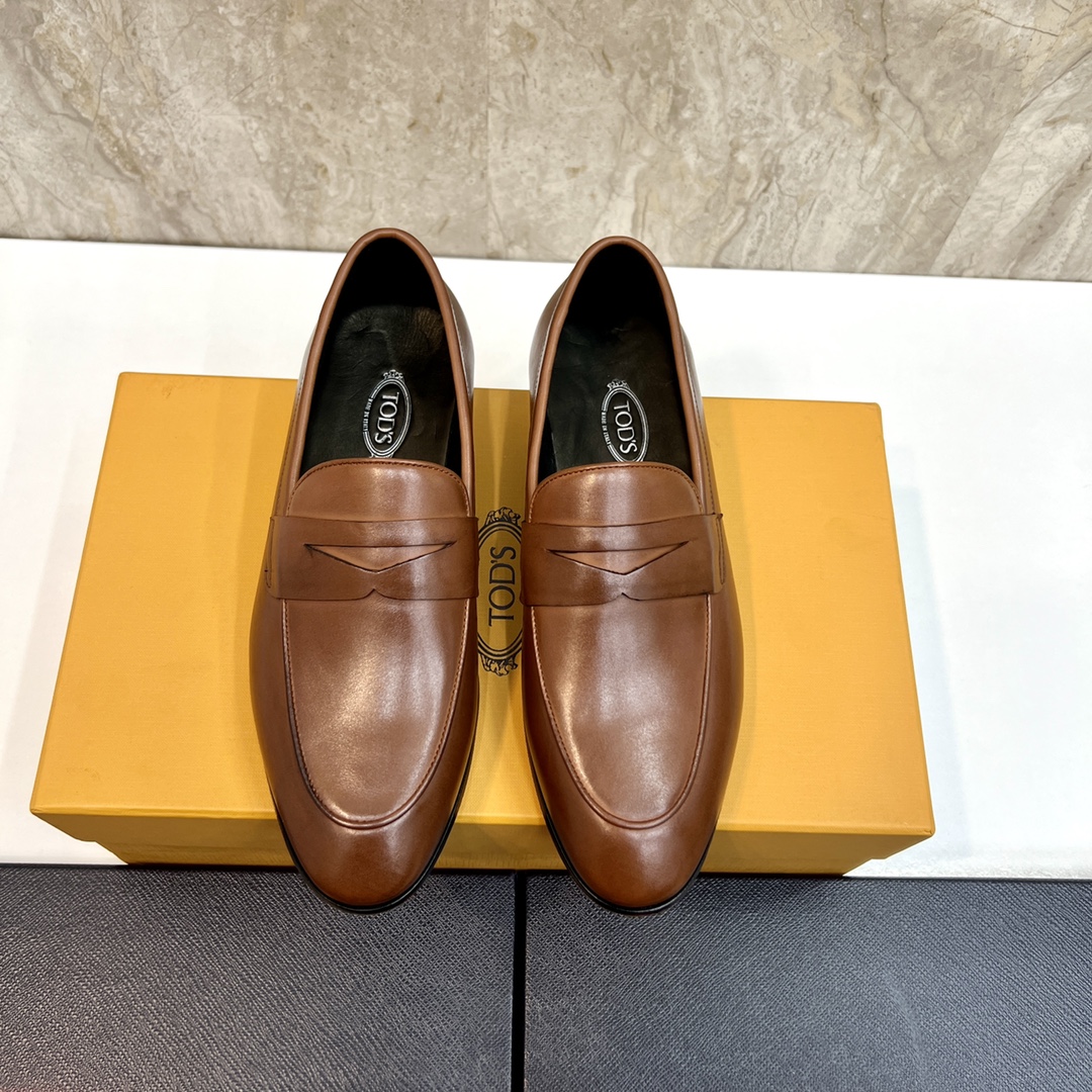 TOD'S Classic Leather Penny Loafers - Timeless Style & Superior Comfort