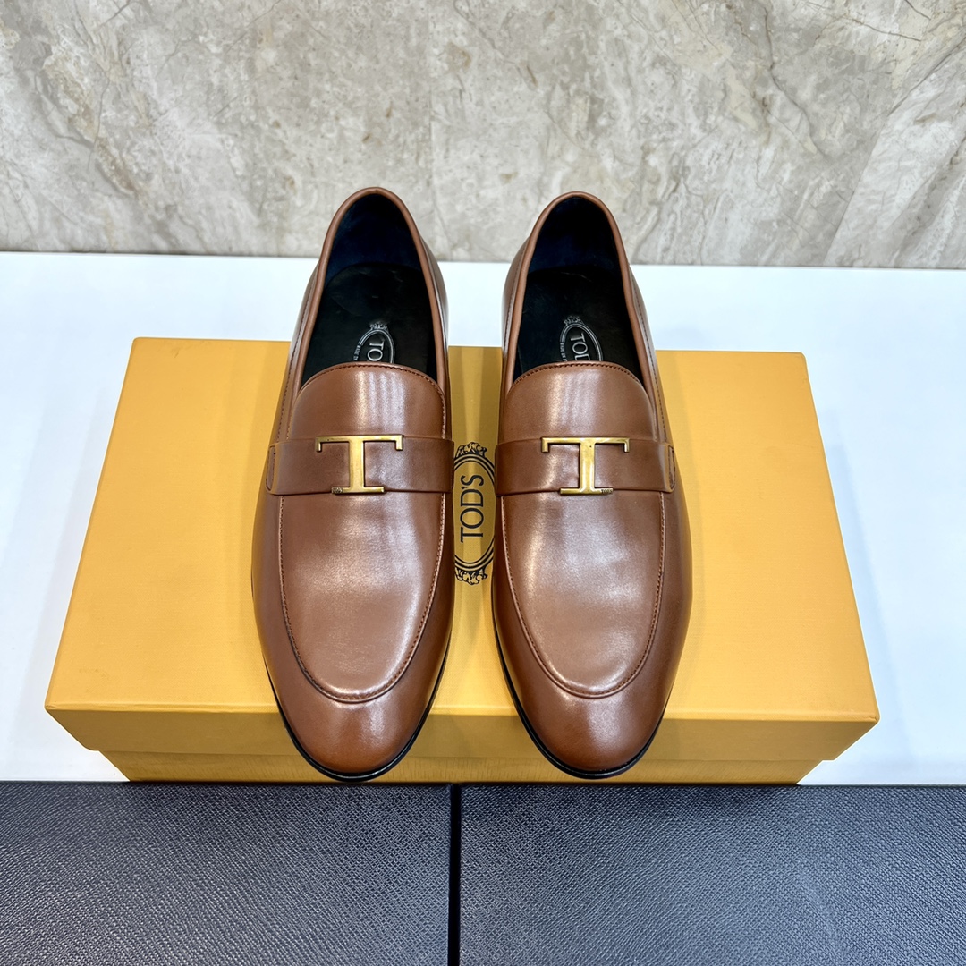 Tod's Men's Leather Loafers - Classic Italian Style Slip-Ons