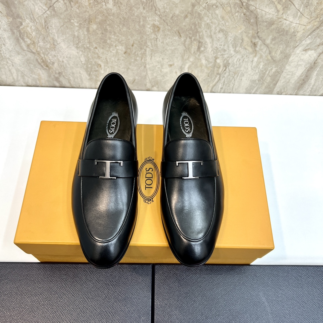 TOD'S Leather Loafers Slip-Ons, Classic Style, Comfortable and Durable