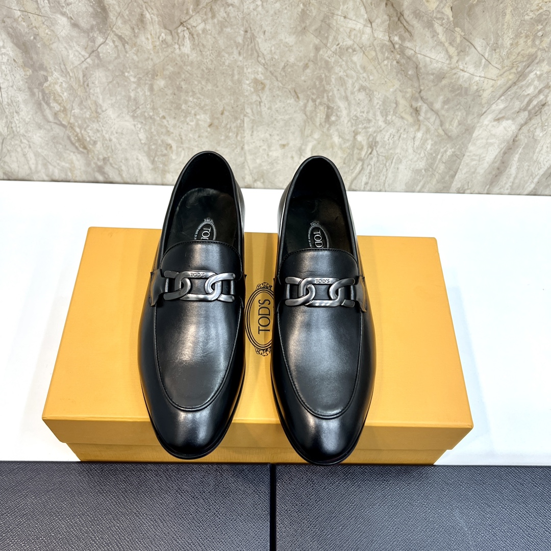 TOD'S Leather Loafers Chain Detail, Black Leather Upper, Leather Sole