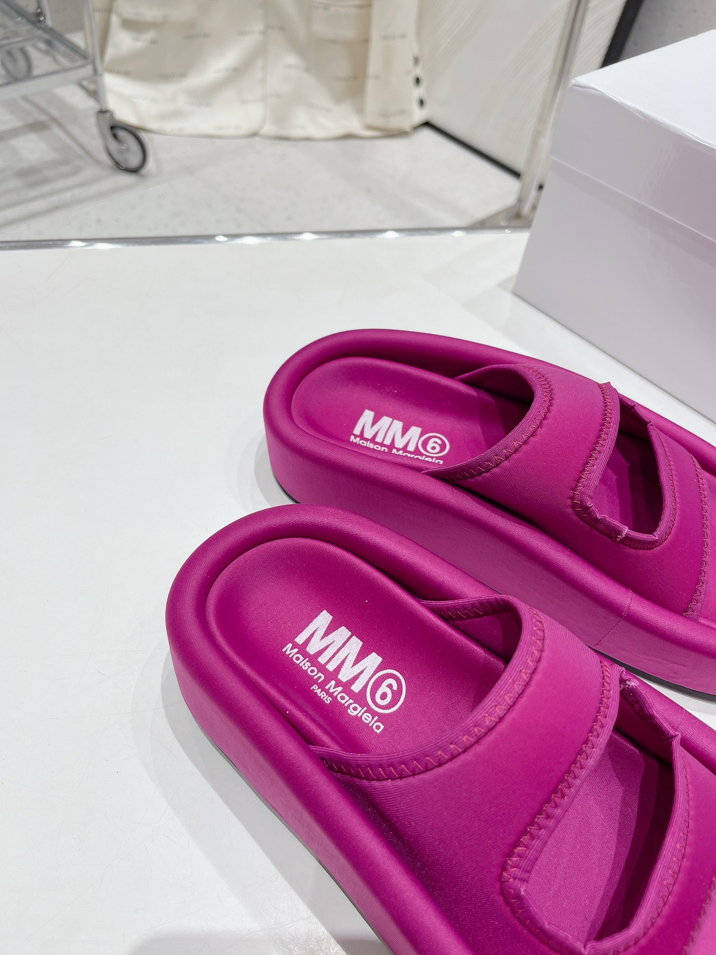 MM6马吉拉最近超级的走秀款拖鞋舒适