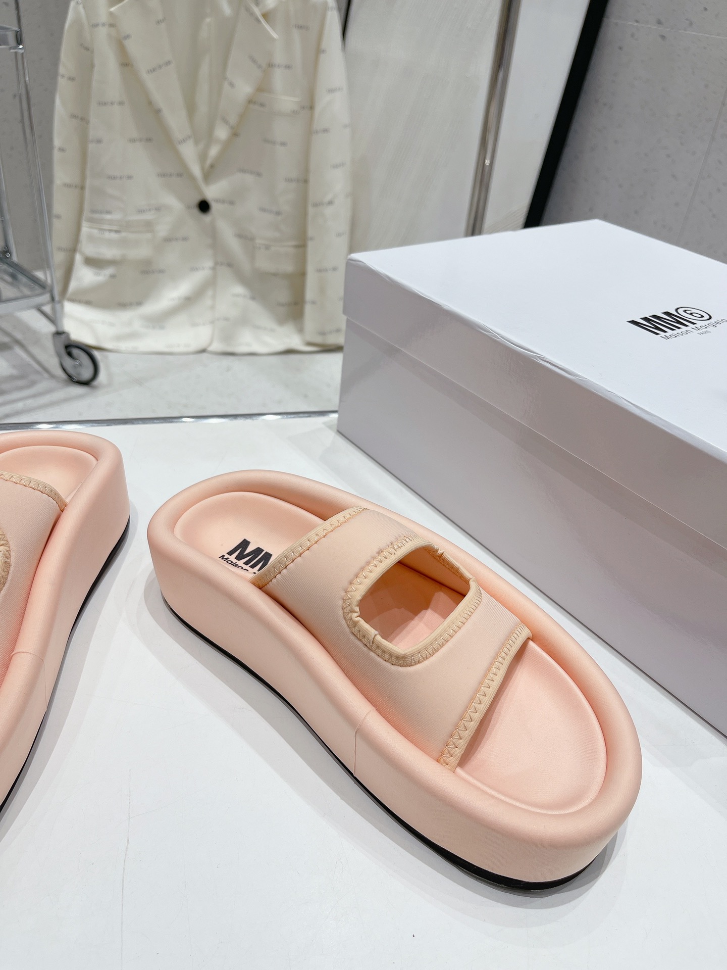 MM6马吉拉最近超级的走秀款拖鞋舒适