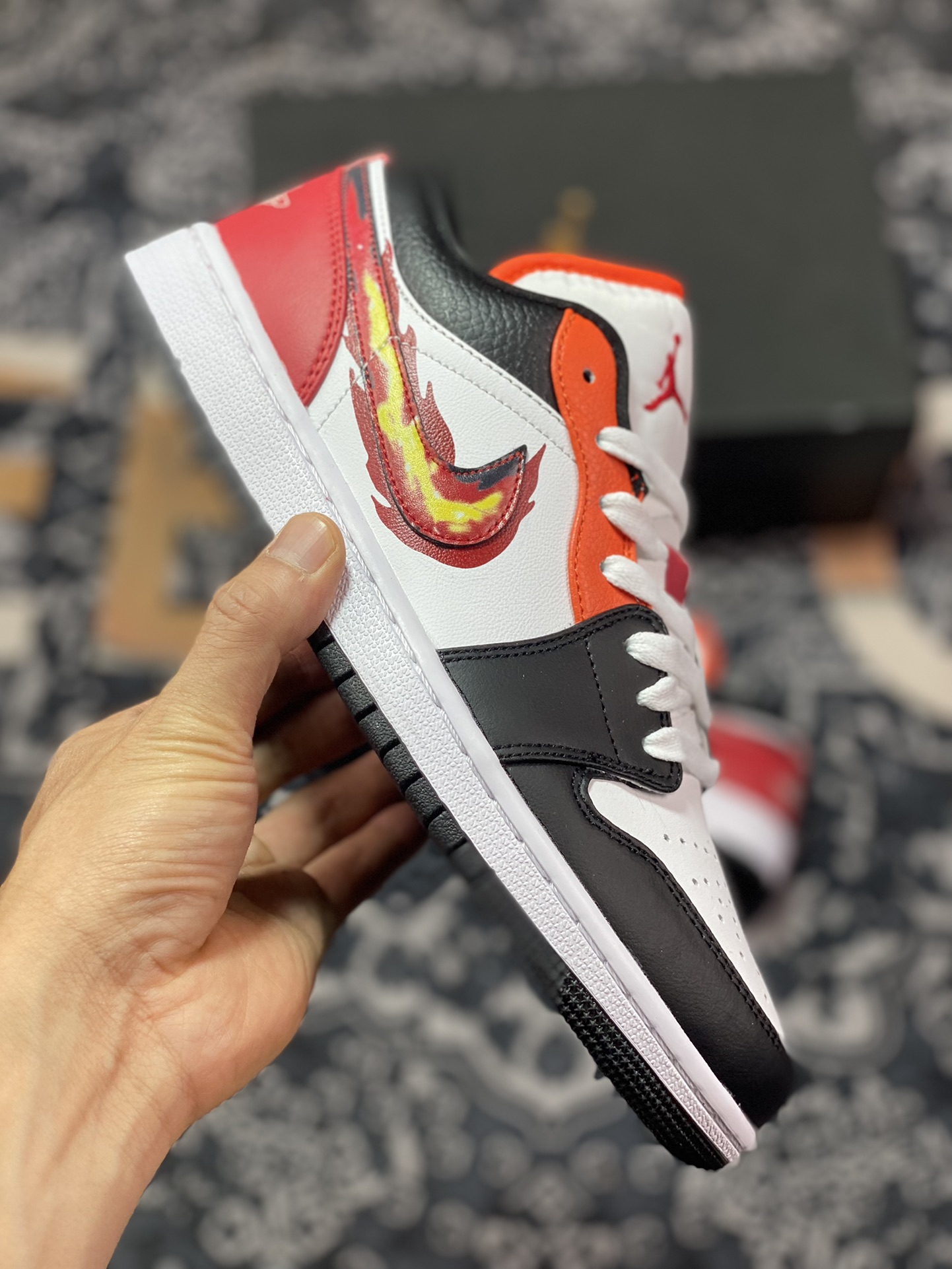 Air Jordan 1 Low ”Flaming Swoosh” From the court to the street FJ7222-101