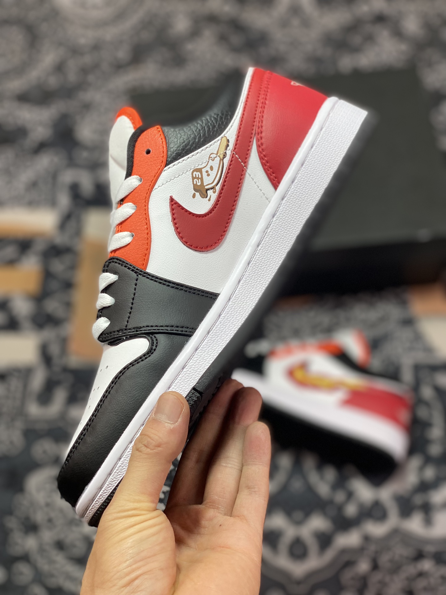 Air Jordan 1 Low ”Flaming Swoosh” From the court to the street FJ7222-101