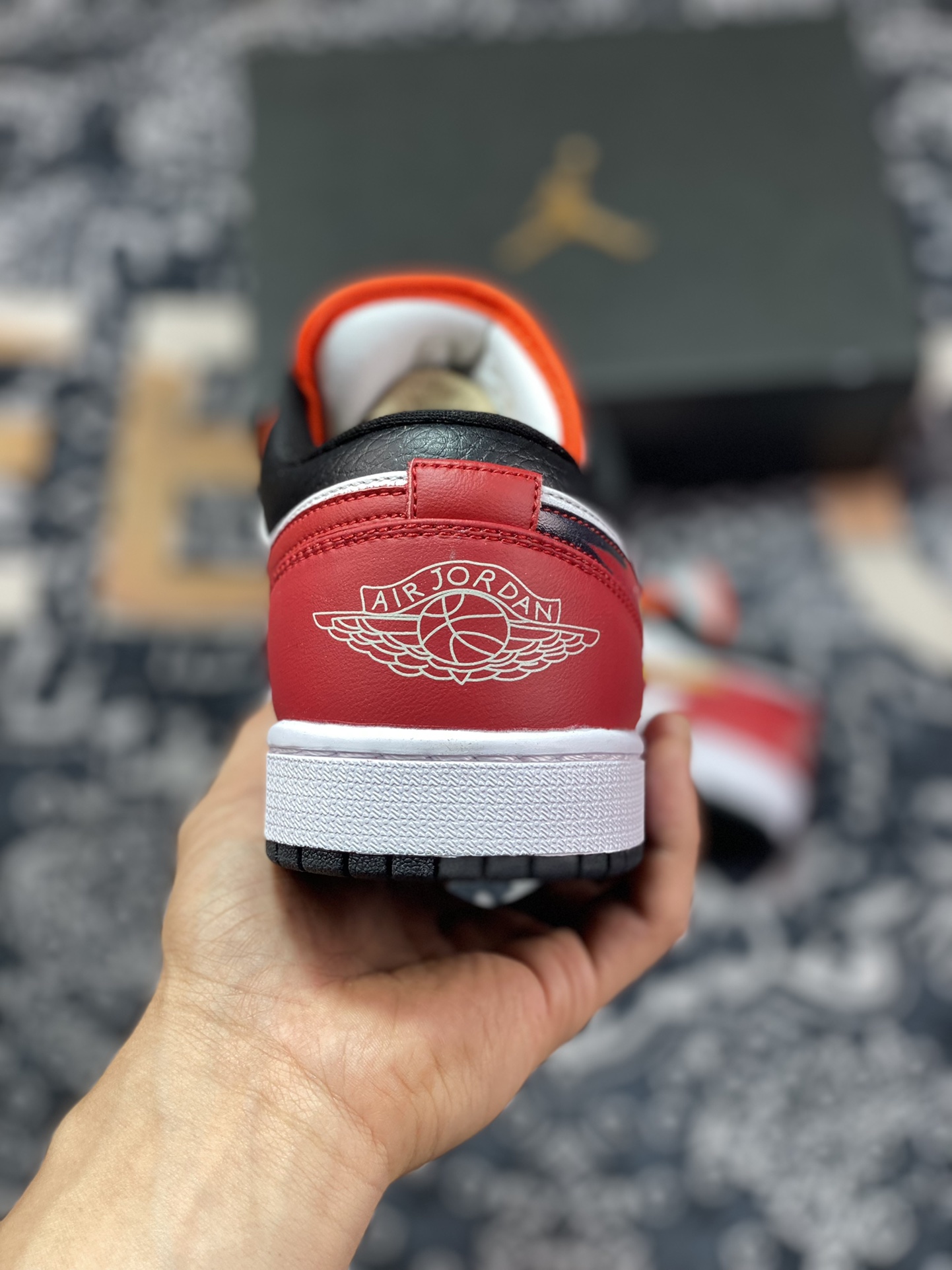 Air Jordan 1 Low ”Flaming Swoosh” From the court to the street FJ7222-101