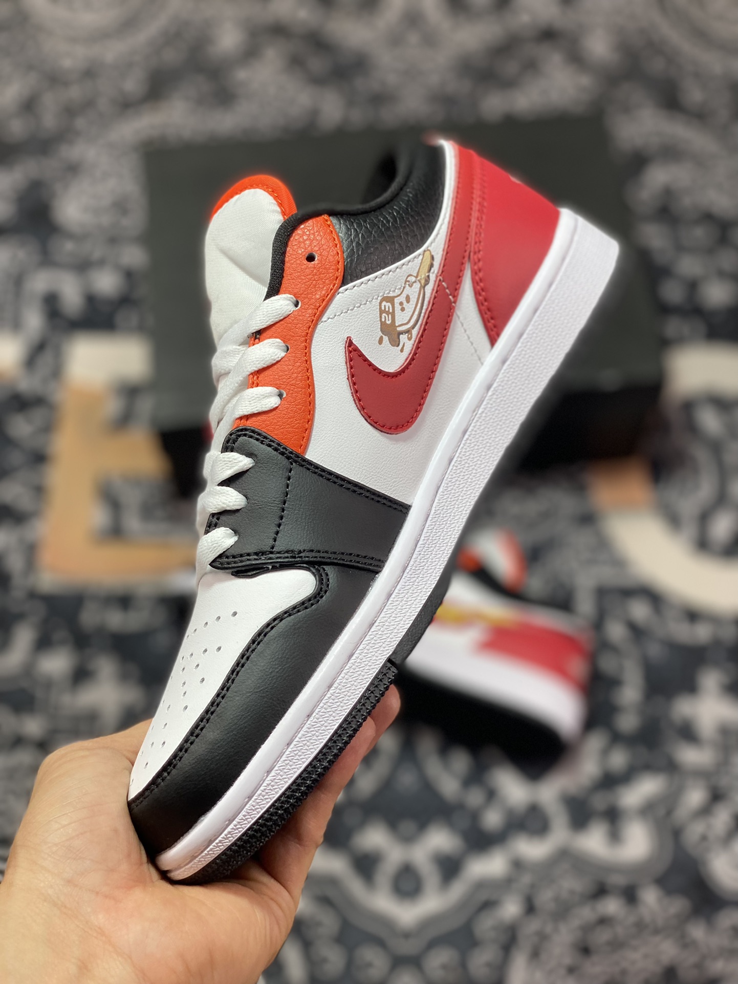 Air Jordan 1 Low ”Flaming Swoosh” From the court to the street FJ7222-101