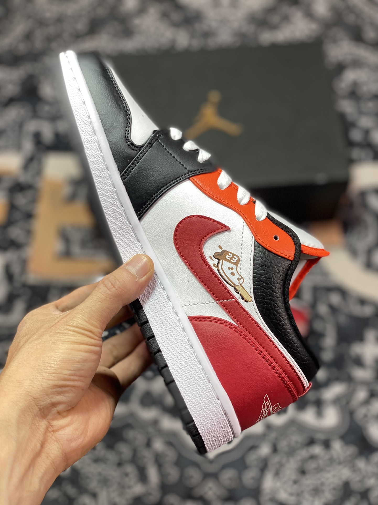 Air Jordan 1 Low ”Flaming Swoosh” From the court to the street FJ7222-101