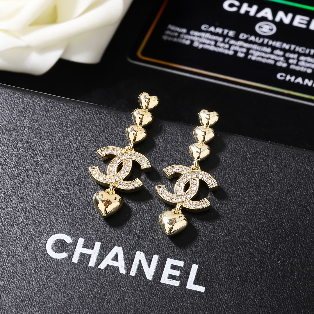 Chanel Dangle Earrings with CC Logo and Heart Charms 8 i1684464121 9687 6