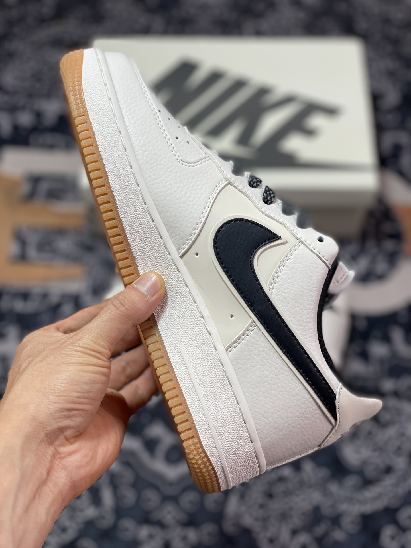 Nike Air Force 1'07 Low ”Milky White/Black/Gum” Air Force One sneakers ”Milky White and Black Small Hook Stars Raw Rubber Sole” HD1689-101