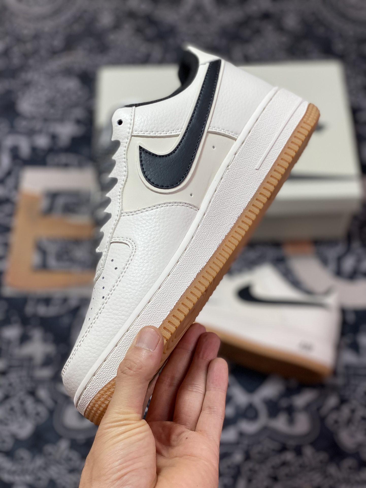 Nike Air Force 1'07 Low ”Milky White/Black/Gum” Air Force One sneakers ”Milky White and Black Small Hook Stars Raw Rubber Sole” HD1689-101