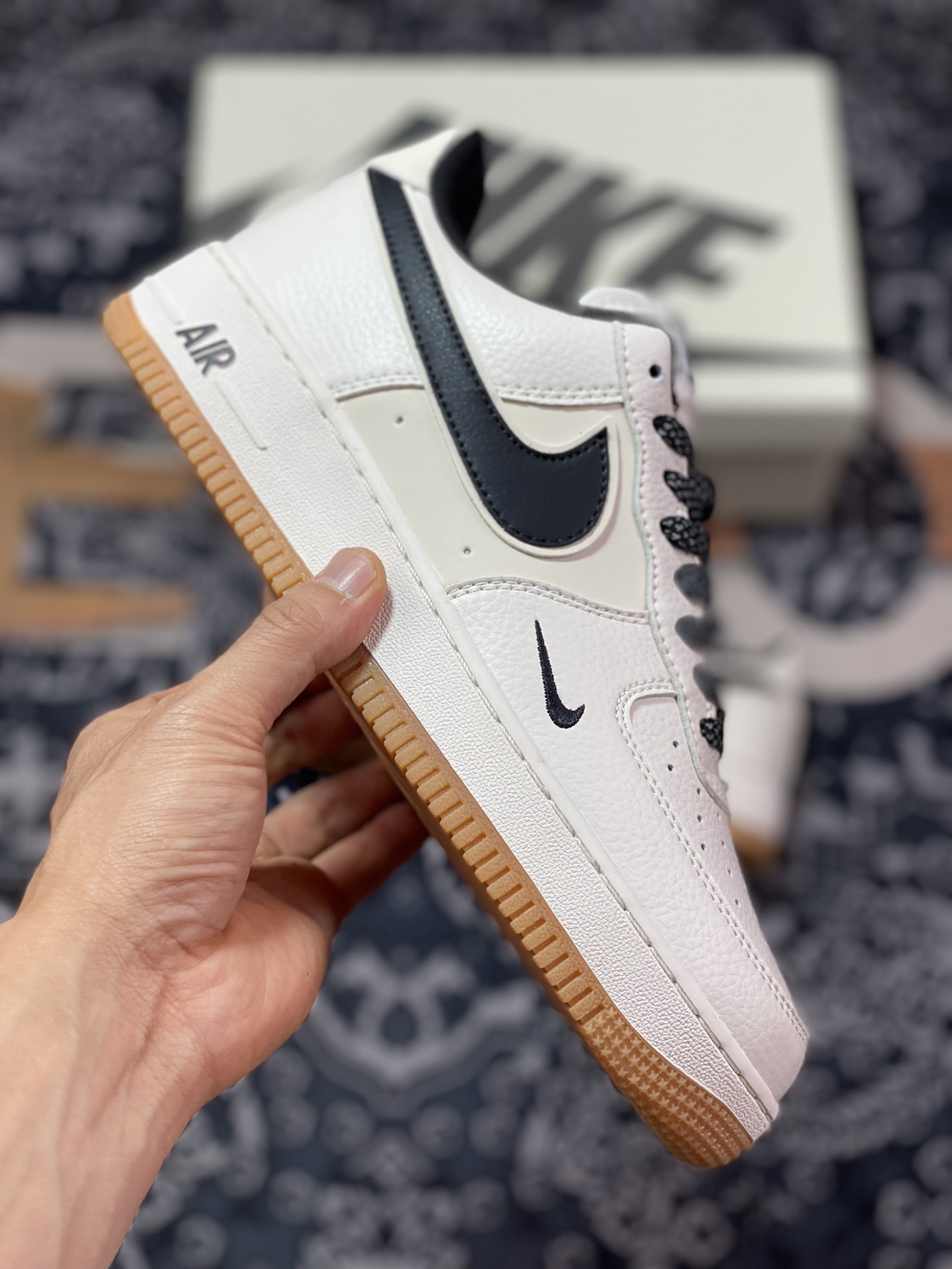 Nike Air Force 1'07 Low ”Milky White/Black/Gum” Air Force One sneakers ”Milky White and Black Small Hook Stars Raw Rubber Sole” HD1689-101