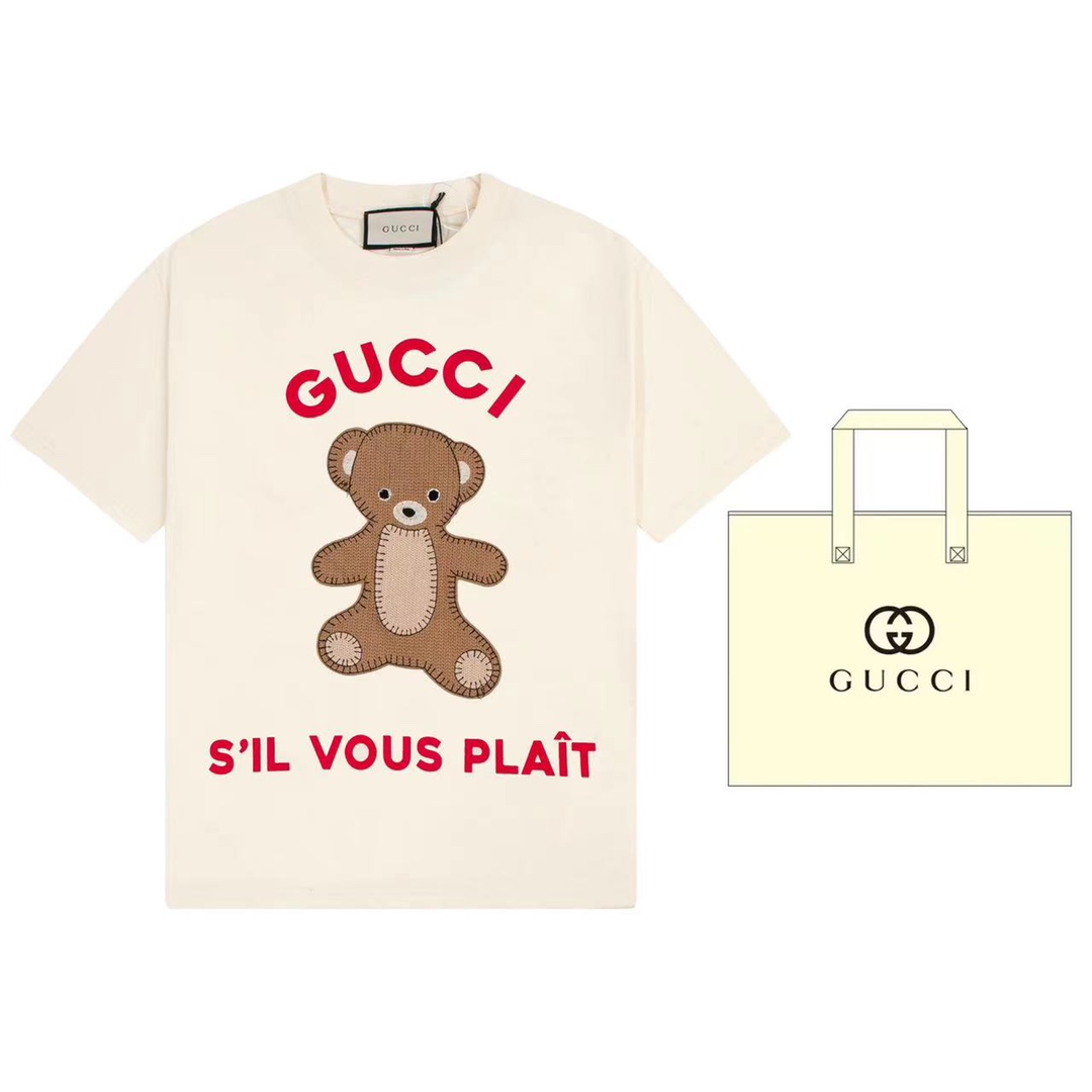 （➕5🉑配手提袋） Gucci 古驰 趣味十足的毛织章仔小熊图案赋予成衣系列以独特魅力，例如呈现于这款白色针织棉T恤上的“Woof Woof”印花。这件单品采用经典款型，巧妙融入圆领设计。 原版面料 官方同款 定制240克同缸染面料 手…