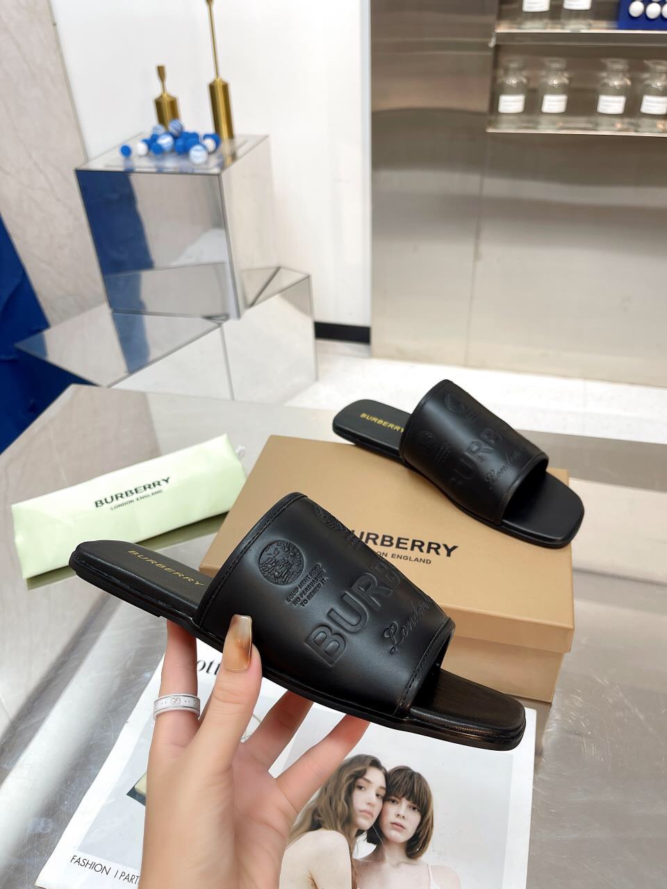 Burberry Baballi’s Sulfurized Slipper Line with Soft Leather Material - 图片 5