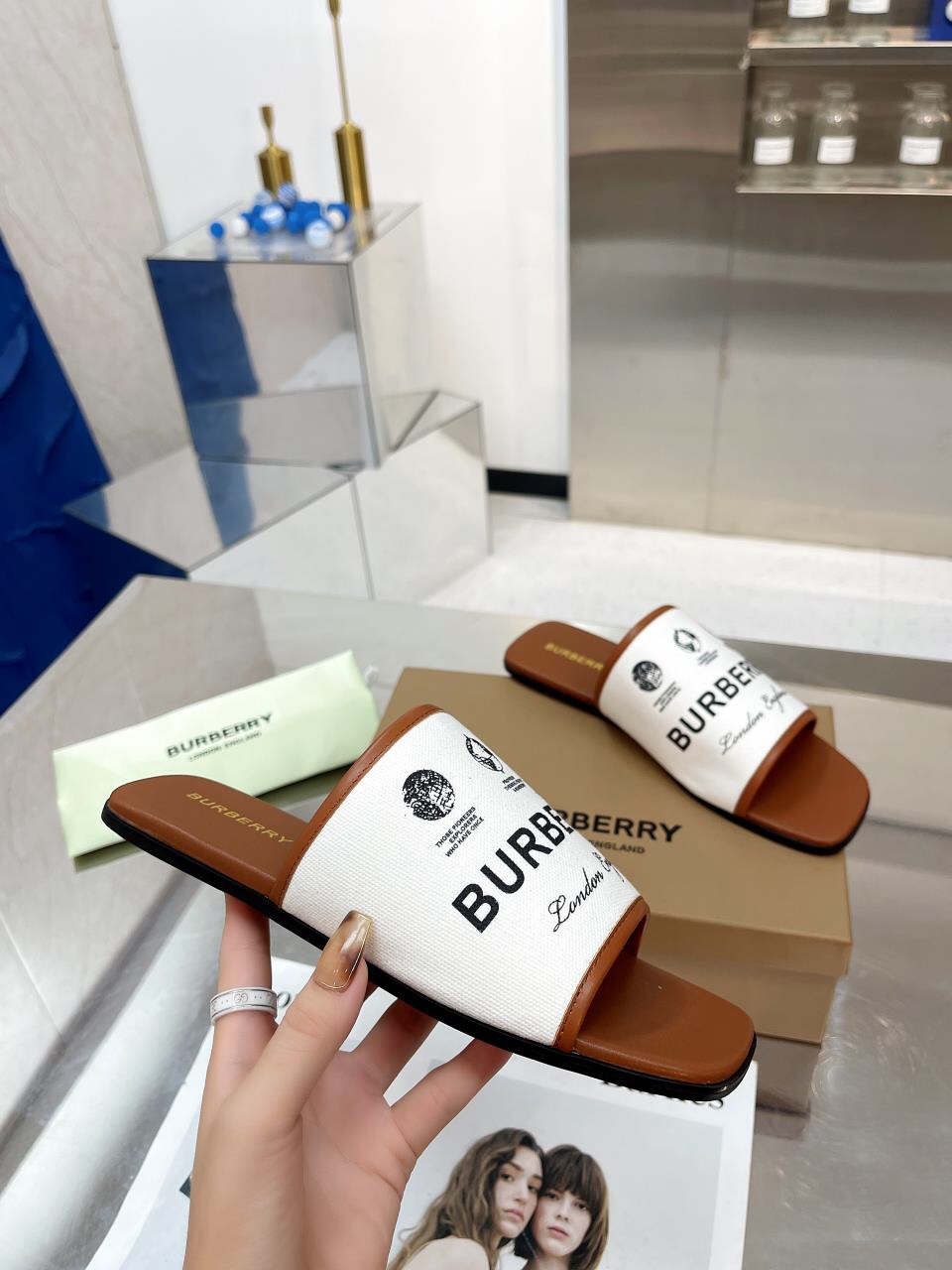 “Burberry Baballi’s Sulfurized Leather Slippers with Unique Design and Comfort” - 图片 4