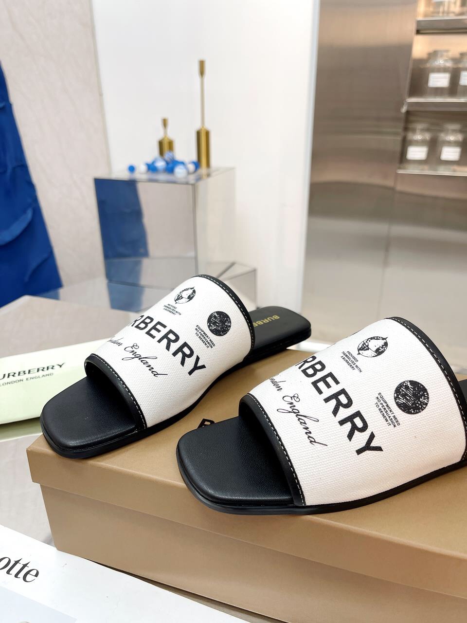 Luxurious Sulfurized Leather Slippers Inspired by Pablo’s Skin – Burberry Baballi and Baperi Collection Summary - 图片 3