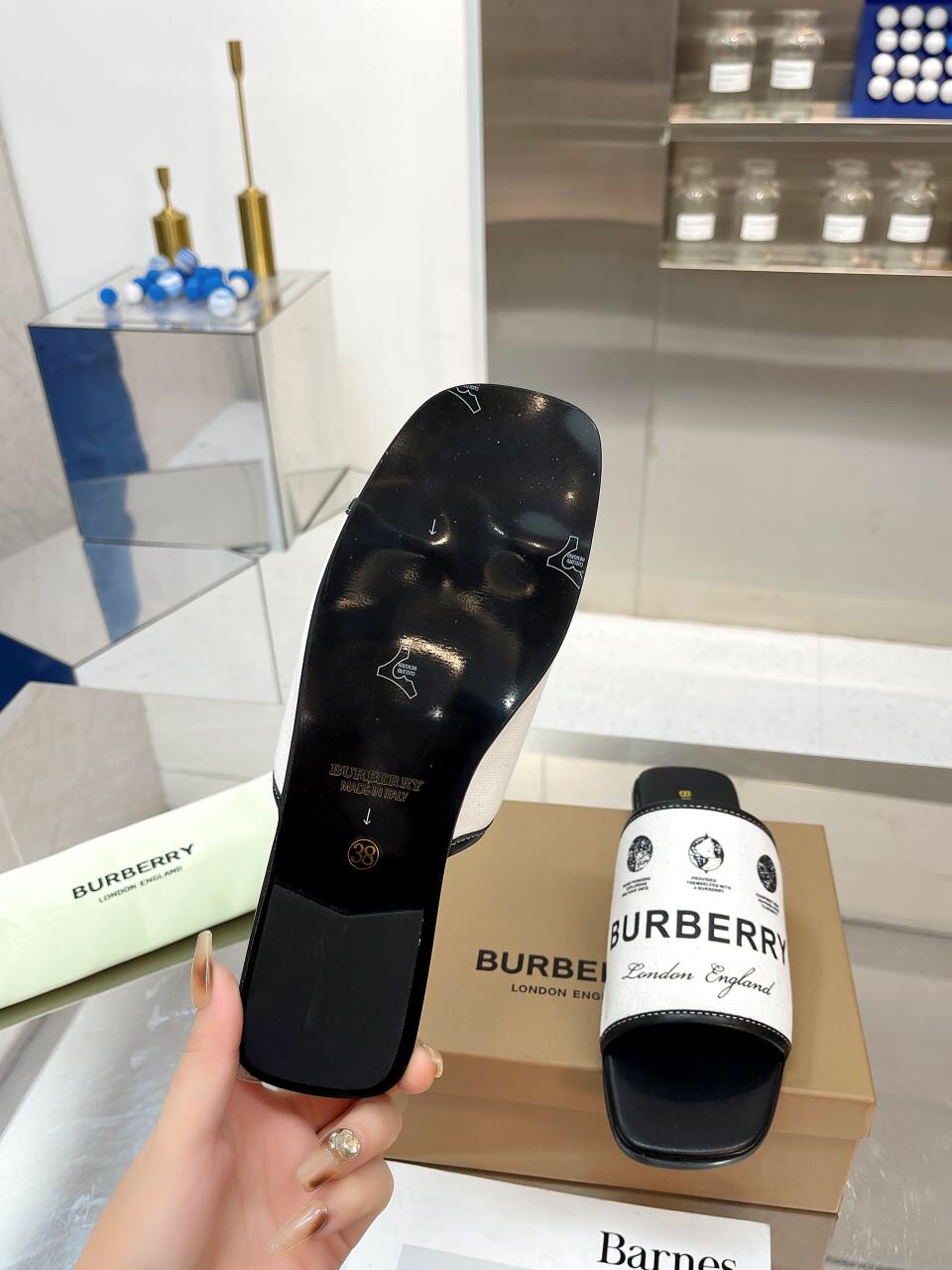 Luxurious Sulfurized Leather Slippers Inspired by Pablo’s Skin – Burberry Baballi and Baperi Collection Summary - 图片 7