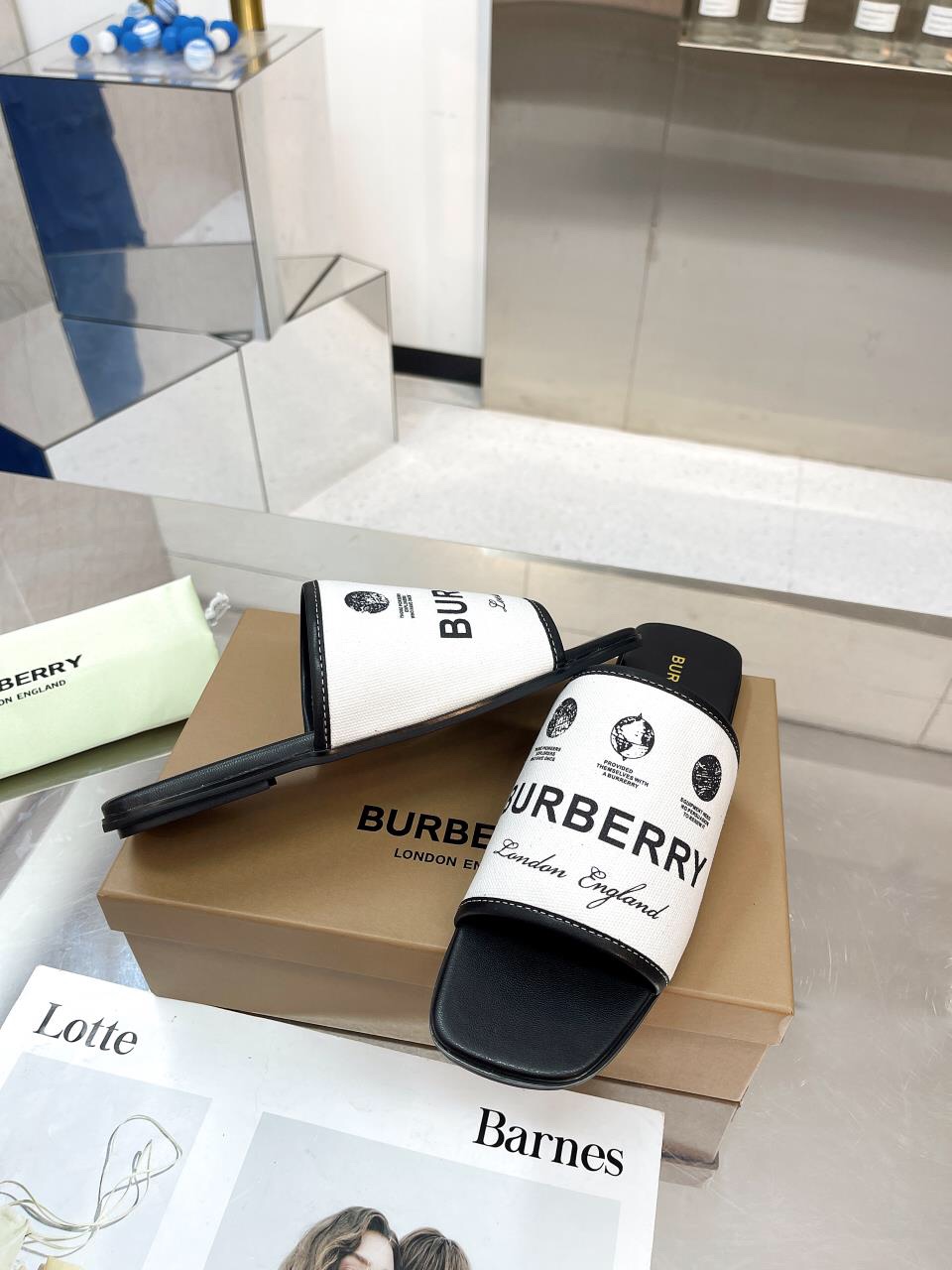 Luxurious Sulfurized Leather Slippers Inspired by Pablo’s Skin – Burberry Baballi and Baperi Collection Summary - 图片 6