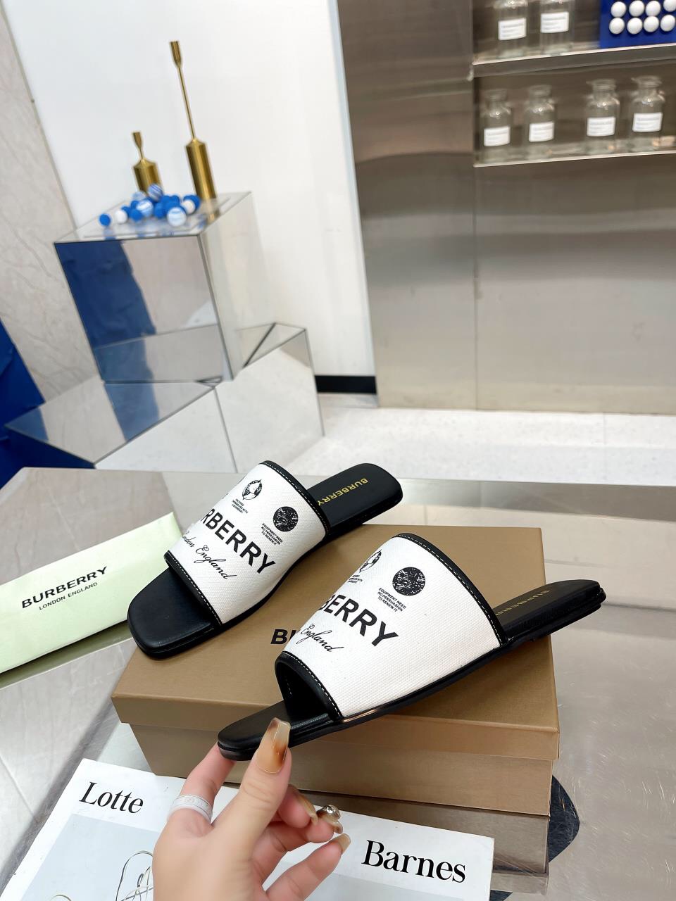 Luxurious Sulfurized Leather Slippers Inspired by Pablo’s Skin – Burberry Baballi and Baperi Collection Summary - 图片 2