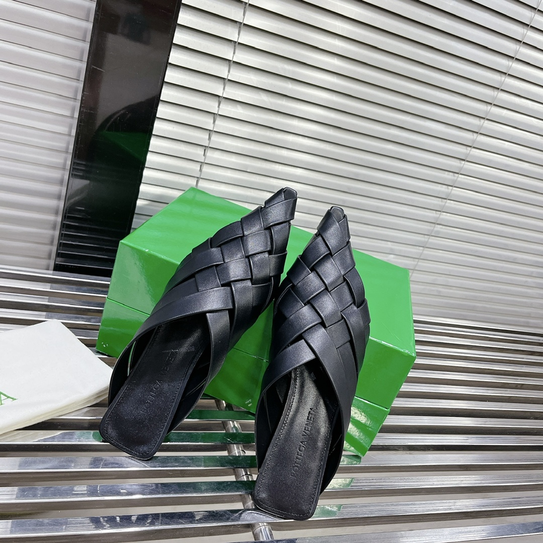 Bottega Veneta’s History and Unique Features in Original Sheepskin Weasel Soles - 图片 6