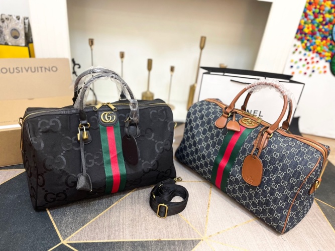 Gucci Duffle Bag, Stylish and Spacious Travel Companion, 44*25cm 1 Gucci Duffle Bag, Stylish and Spacious Travel Companion, 44*25cm