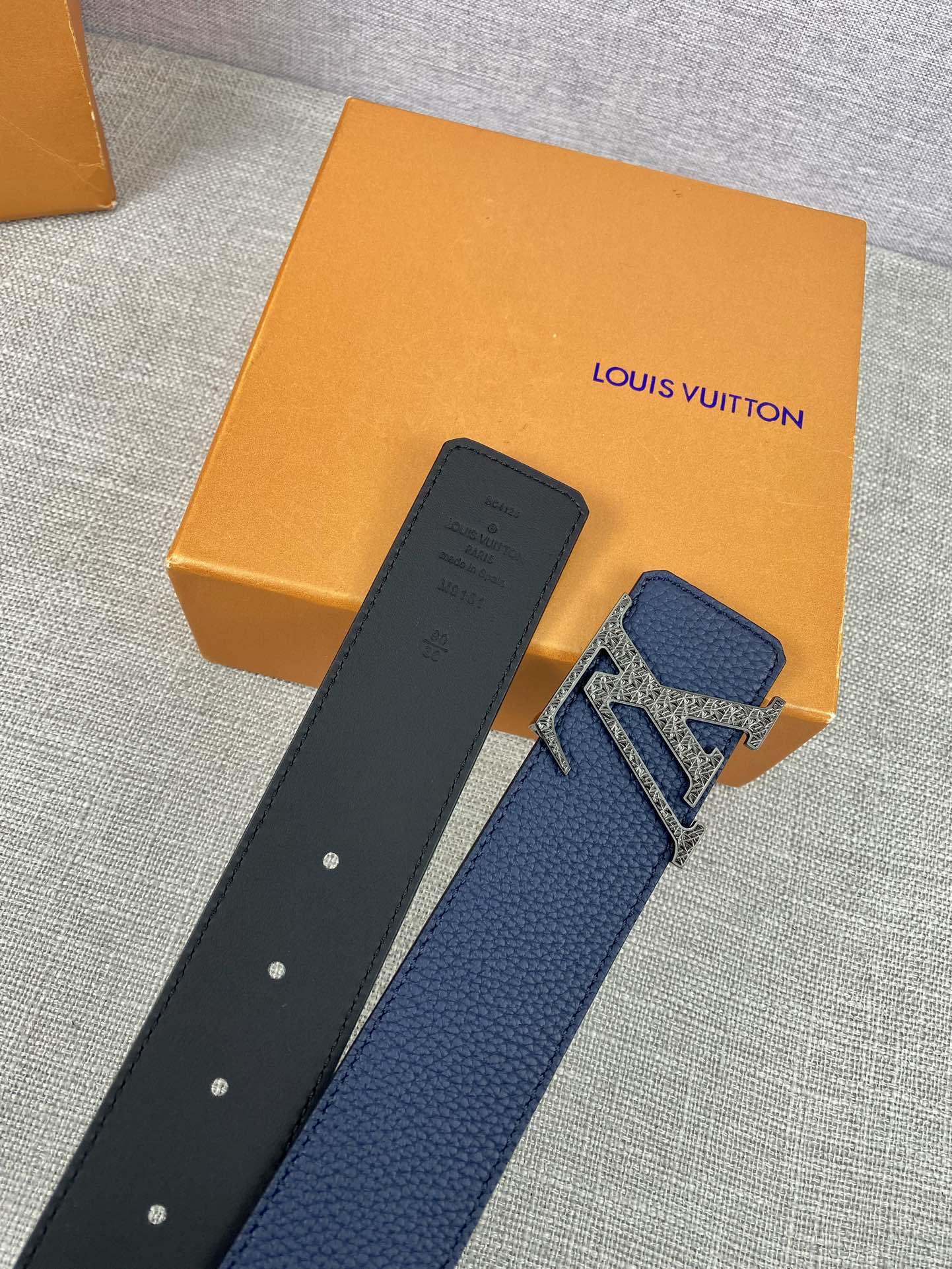 LV40毫米双面腰带乃魅力天成的典范