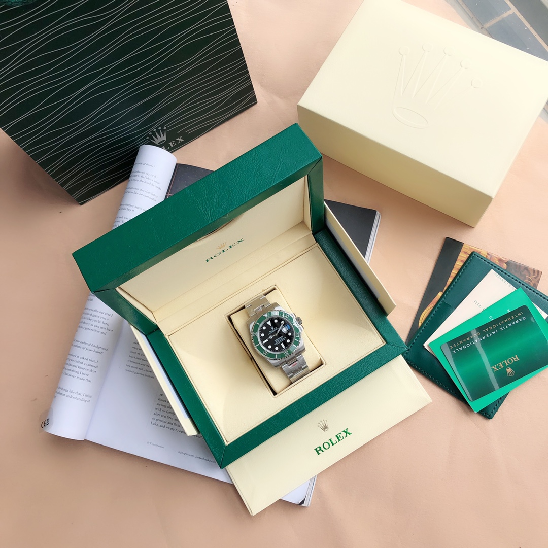 NO:143083,Spot batch Rolex Water Ghost Series, top version!  As the most popular classic work on the bezel, there will definitely be a variety of versions. The market goods are of all kinds of quality, so many watch friends want to do things but dare not act rashly. Otherwise, they really have to doubt their lives. Many people may buy a 5000-yuan product for 5,000 yuan. This is really normal. The bad-hearted merchants make money from 5,000 yuan. Let's not comment too much. A super hard product I bring to you today!  In addition to being hard, it is hard, so hard that it can’t take care of itself!  Real pictures: What you see is what you get, please feel free to feel!  Next, let’s introduce various parts of hard goods normally. The dial is 41mm perfect size!  The night pearl of the Circle is stamped using the original uniform special lathe process and will never fall off!  The core technology of the pointer and the original has exceeded the limit. The ordinary version, the ceramic ring inlay process, the use of the same beer pressing process as the original, and it never falls off and seamlessly connects!  The original uniform glass sinks, which is consistent with the genuine product without any raised feeling, three-dimensional pointer, full of dynamic feeling. The original Swiss imported S L_BGW9 luminous material is full of lightness. The right version of the calendar font!  It uses a 3235 movement, which supports disassembly inspection. The 904 steel buckle inside the octagonal is polished and carefully processed. It is not easy to do this. You should know that it is difficult to find a watch in the counter. Green ghost is already at a market price of 95,000 yuan. It is a comfort to spend thousands of yuan to buy a replica of the appearance material. It is no problem to wear it for decades. It allows you to get it once and for all, and the classics can be passed on!  The price of its official after-sales movement is around 15,000 and it will take several months. We will do the details without bragging and actually make the details. Support any comparison!  Not satisfied with support for return and exchange!  With a full set of top-level original packaging!  Highly recommended, rolex19860909现货批 劳力士水鬼系列,顶级版本！ 作为表圈最为抢手的经典著作,那一定就会有各种层出不穷的版本.市场货的各种品质各种吹,以至于很多表友想下手又不敢轻举妄动.不然真的要怀疑人生,很多人花5千可能就买了一个5百的货 ,这真是太正常了.黑心商家赚黑心钱.咱就不过多评论了.今天给大家带来的一个超级硬货！除了硬还是硬,硬到生活不能自理的那种硬！图片实拍 所见即所得,请随意感受！接下来正常介绍一下硬货各类零部件 .表盘41mm完美尺寸！圈口夜明珠 使用原装一致特殊车床工艺冲压,永不脱落！指针跟原装一致核心工艺突破了极限普通版本、陶瓷圈镶嵌工艺、使用跟原装一致压啤工艺、永不脱落无缝对接！原装一致玻璃下沉,与正品一致无凸起感,立体指针,动感十足.原装瑞士进口S L_BGW9夜光材料,光感十足.对版日历字体！采用3235机芯,支持拆机验验货.表带表壳904钢材质扣子内八角经过打磨精工处理.能做到这点已经相当不容易了,要知道专柜都一表难求,绿鬼已经是9万5的行情价了,你能花几千块钱买到外观材质相当的复刻也算是一种慰藉了,放心戴个几十年是没啥问题,让你一劳永逸,经典可传承！其官方一个售后机芯的价格在一万5左右而且要等上几个月.我们不吹不擂实实在在做好细节.支持任意对比！不满意支持退换！配全套顶级原版包装！强烈推荐,,rolex,Watch