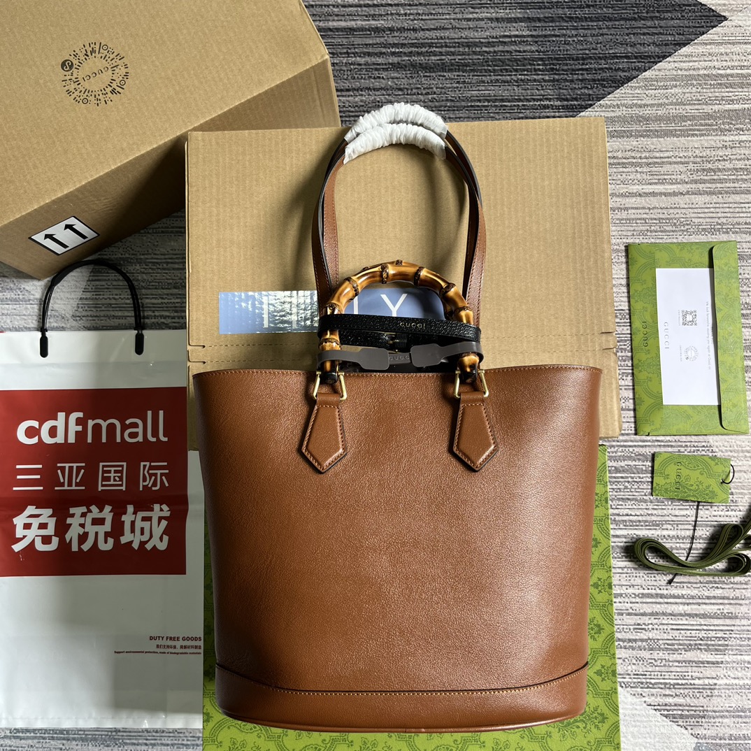 配全套包装️GGDiana竹节手袋承袭品牌设计的演变和焕新理念以全新视角演绎源自90年代的经典竹节托特包