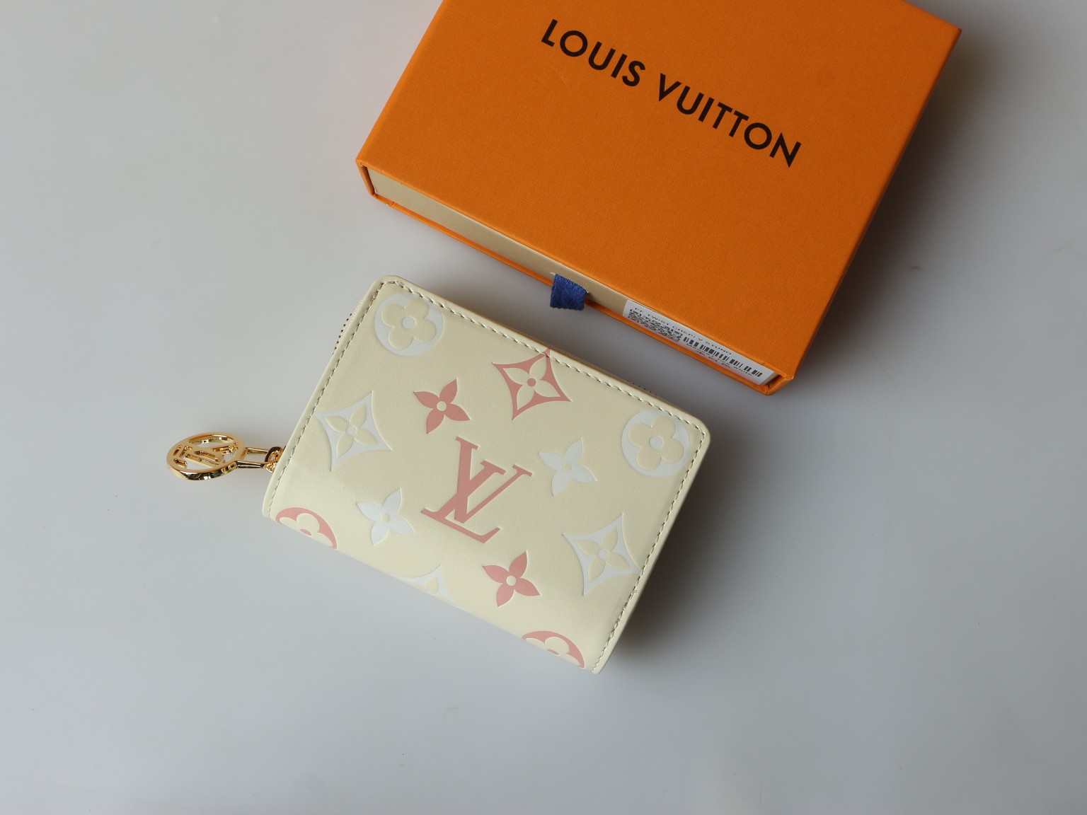 Portefeuille Roux card holder, back view, showing the design.