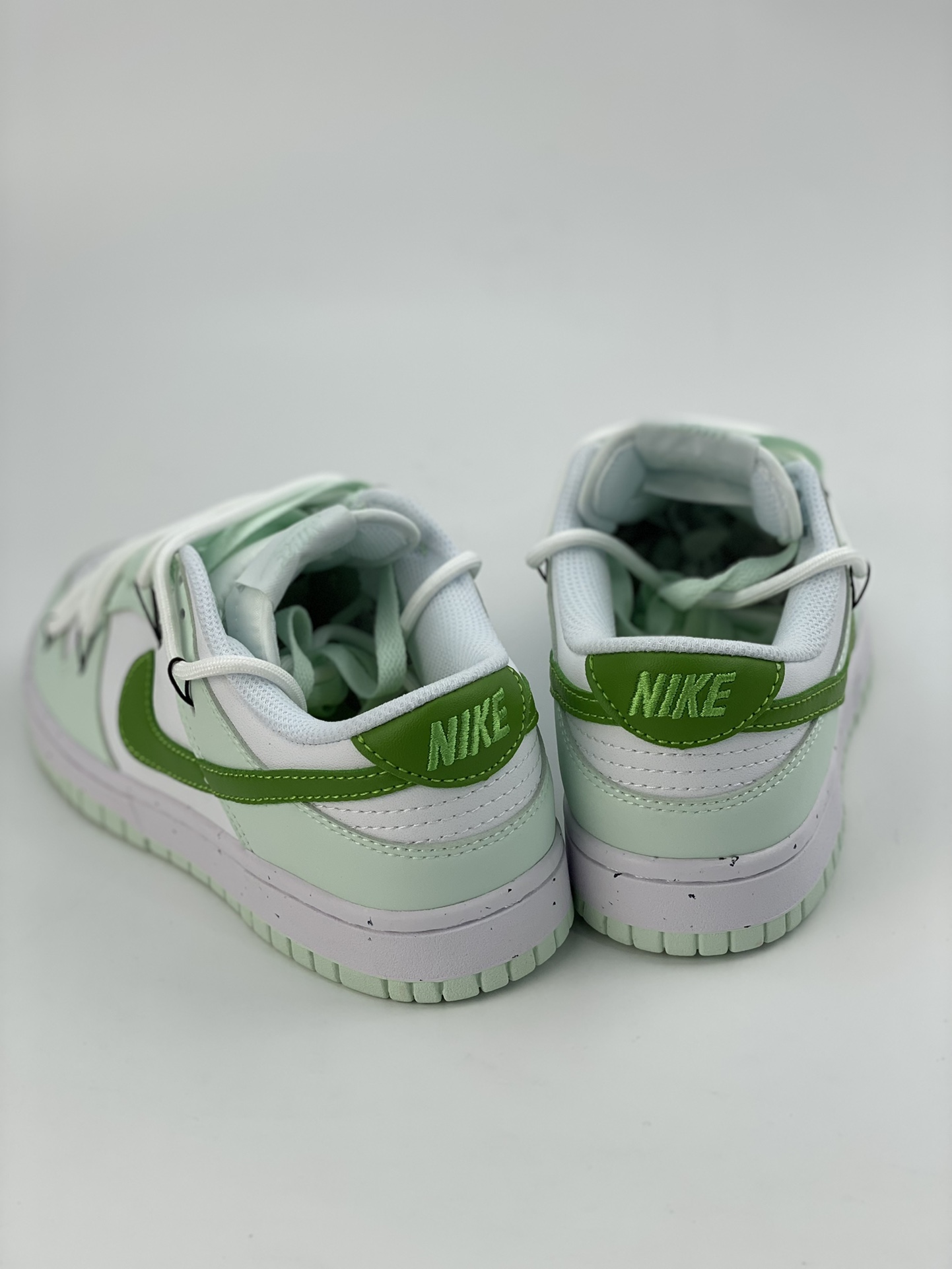 200 NIKE SB Dunk Low Next Nature 青提奶绿绑带 DN1431-102