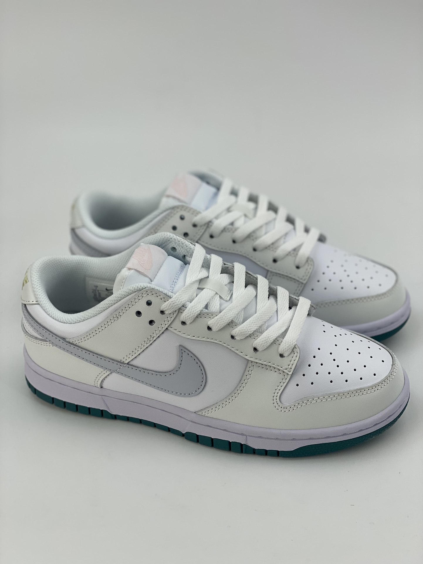 Nike SB Dunk Low Mint Green FD9911-101