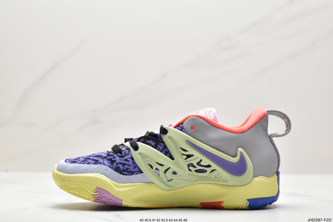 Nike Zoom KD15 The new Zoom KD 15 uses a full-palm + forefoot fan-shaped overlapping air cushion configuration FN8011-500
