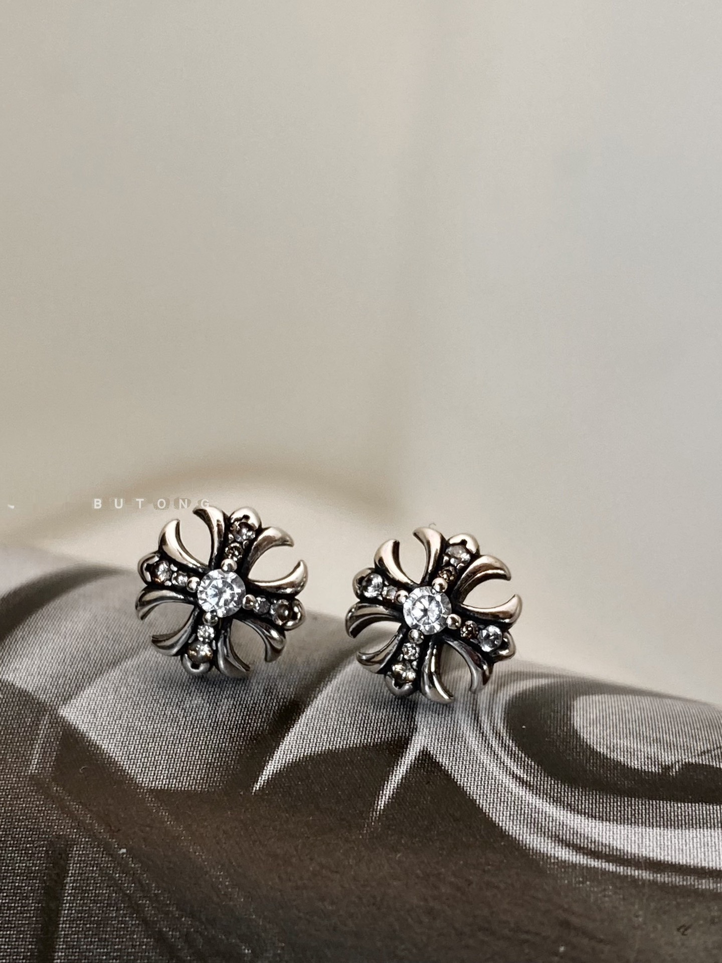 Jewelry Earring Shop Designer
 Set With Diamonds Vintage