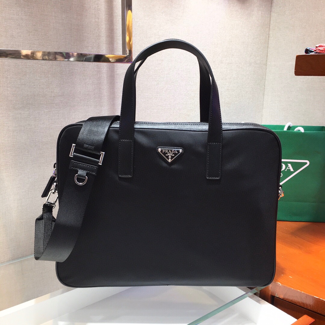 🎉Nuevo maletín🎉2VE368🎉 Confeccionado con tela de nailon importado y asas de cuero Saffiano, correa de nailon desmont…