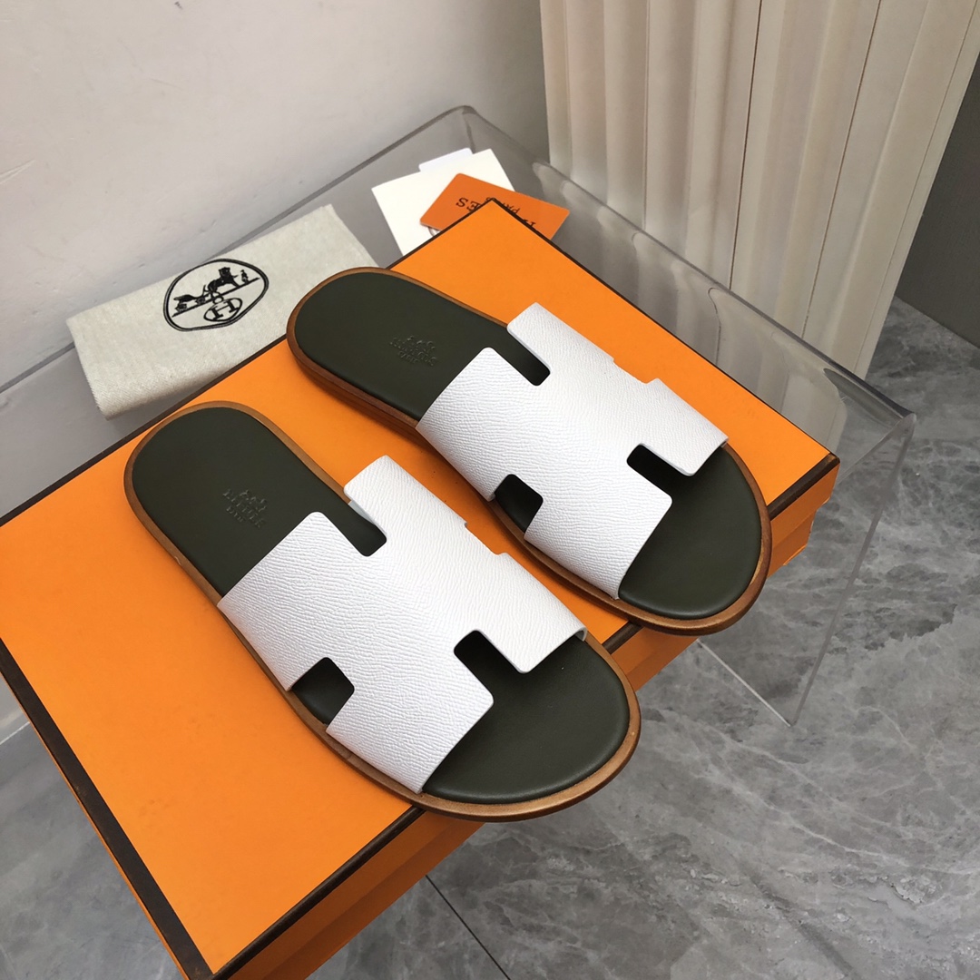 NO:170329,Color No. 11 2025-Upgrade version Herme℃ Aimus 100 Years Classic Men's H Slippers. Men's Clothes H Slippers, Pure Hand/Craft Products, Supreme Purchase Level! Adopt: French imported swift leather, with a great texture.. High-end customized version, teacher-level (one-to-one) handmade. High-end customization, exclusive products, industry's highest version Authentic mold opening customization Latest counter promotional model... Outsole-counter consistent: Italian handicraft workshop Imported Europe A-level genuine leather sole Heavy money development: a full set of paired steel molds, perfect paired genuine logo, exclusive paired genuine fonts, each pair of products has a counter/: Craftsman code size: 39-45 (39. 45) Customized - No return and exchange New upgrade synchronization, slippers, hermes, stuart weitzman, slippers1986090911号色2025- 升级版 Herme℃愛玛士万年经典 男士 H拖鞋. 男士潇洒 H拖鞋,纯手/工艺产品 ,至尊代购级！ 采用: 法国进口 swift皮,质感超赞.. 高级定制版师级（一对一）手工制作. 高端订制,独家产品 ,行业最高版本 正品开模定制 最新专柜宣型… 大底-专柜一致:意大利手工坊 进口欧洲 A级 真皮底 重金开发:全套对版钢模,完美对版正品logo,独家对版正品字体,每一对产品都压有专柜/:工匠码 size: 39-45(39. 45 )定做-不退换 全新升级同步,拖鞋,hermes,stuart weitzman,slippers,Women's Shoes