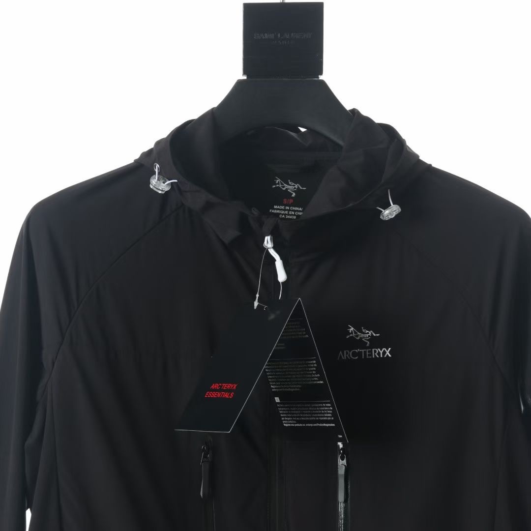 本地自取💰240 推手价私 ARC’TERYX/始祖鸟 6代机能薄型皮肤衣防晒衣 鸟家防晒衣最新款，sv防晒 夏季必备！ 防晒指数50+认证款！高端品质无敌！ 2023始祖鸟ARC‘TERYX 6代防晒衣 机能薄型夹克小冲锋衣皮肤衣防晒衣！ 男女同款可配情侣装！ 码数：S-XXL