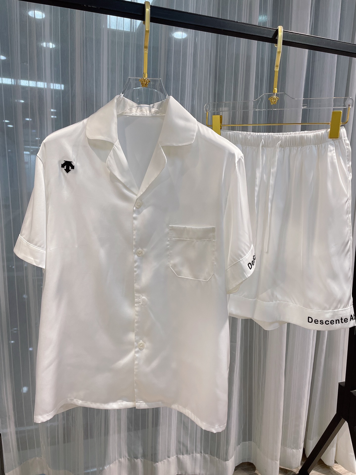 NO:142093,New model is available for the short-sleeved shorts couple's suit New model is coming Real-life photography DiSante High-end home clothing suit, same style for men and women, using high-end Korean silk fabric, comfortable upper body effect, size M-3XL (silk products should not be machine-washed, recommended to hand wash or laundry bag) with exquisite packaging bags, shorts, T-shirt, real silk, alexander wang19860909新款上市 短袖短裤情侣款套装 新款来袭 实物拍摄 迪桑特 高端家居服套装,男女同款,采用高定韩国丝面料,上身效果舒适,尺码M—3XL（真丝产品切勿机洗,建议手洗或者洗衣袋洗）配精美包装袋,,shorts,T-shirt,real silk,alexander wang,Men's clothing