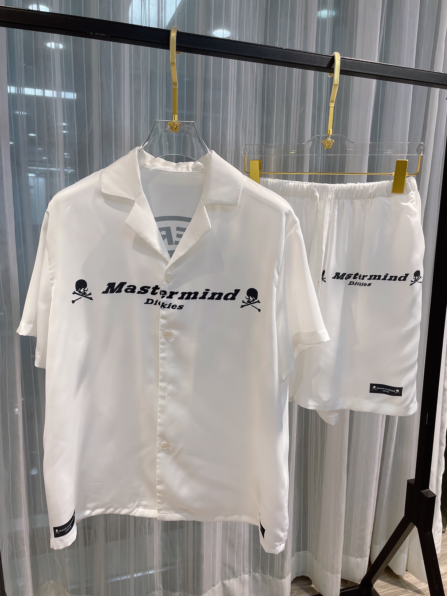 NO:142080,Paijia original new model is available for sale Short-sleeved shorts couples suit New model is coming Real-life photography MMJ high-end home clothing suit, same style for men and women, using high-end Korean silk fabric, comfortable upper body effect, size M-3XL (silk products should not be washed by machine, it is recommended to wash by hand or wash with laundry bag), shorts, T-shirt, real silk, alexander wang19860909派家原创 新款上市 短袖短裤情侣款套装 新款来袭 实物拍摄 MMJ高端家居服套装,男女同款,采用高定韩国丝面料,上身效果舒适,尺码M—3XL（真丝产品切勿机洗,建议手洗或者洗衣袋洗）,,shorts,T-shirt,real silk,alexander wang,Men's clothing