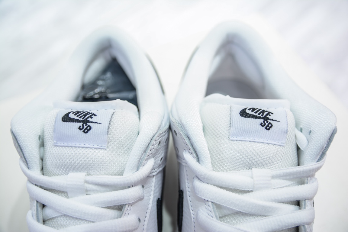 T AY version shipped Nike Dunk SB Low white and black raw rubber CD2563-100