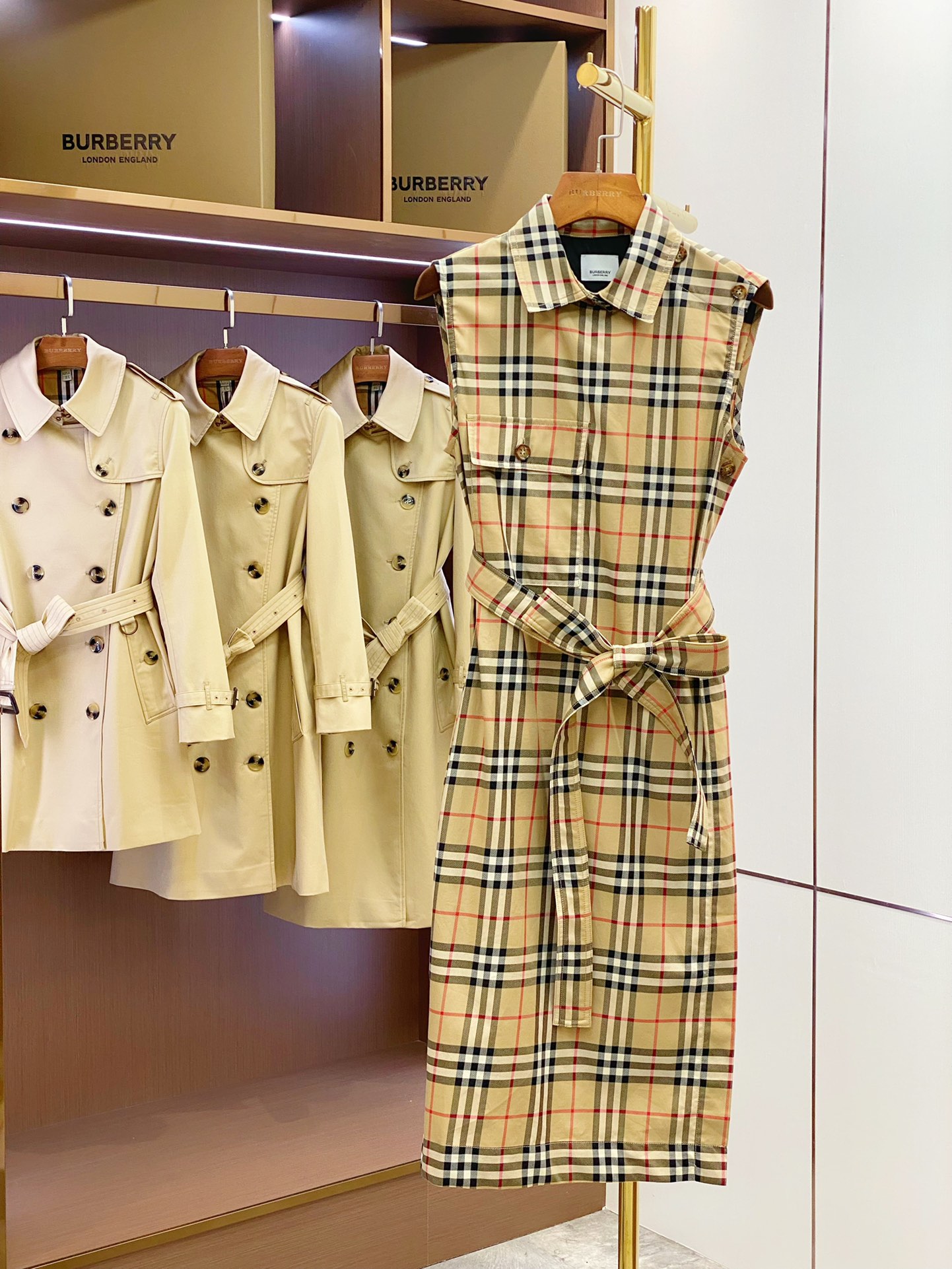 Burberry Sleeveless Checked Cotton Shirt Dress with Belt - Classic Style